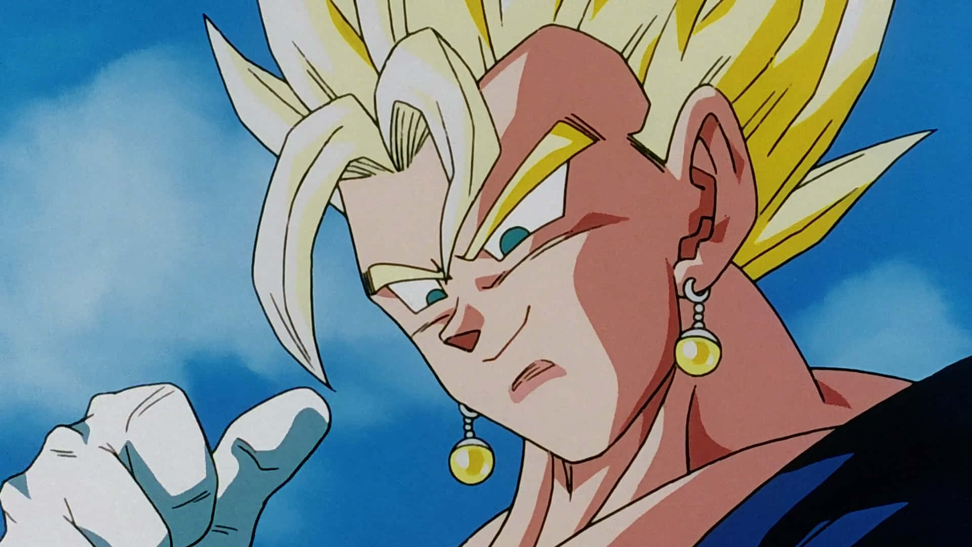 Funny Goku 桌布 壁紙 — 一個兇猛的動漫戰士，擁有尖刺的金色頭髮和黃色耳環，在明亮的藍天下怒目而視。
