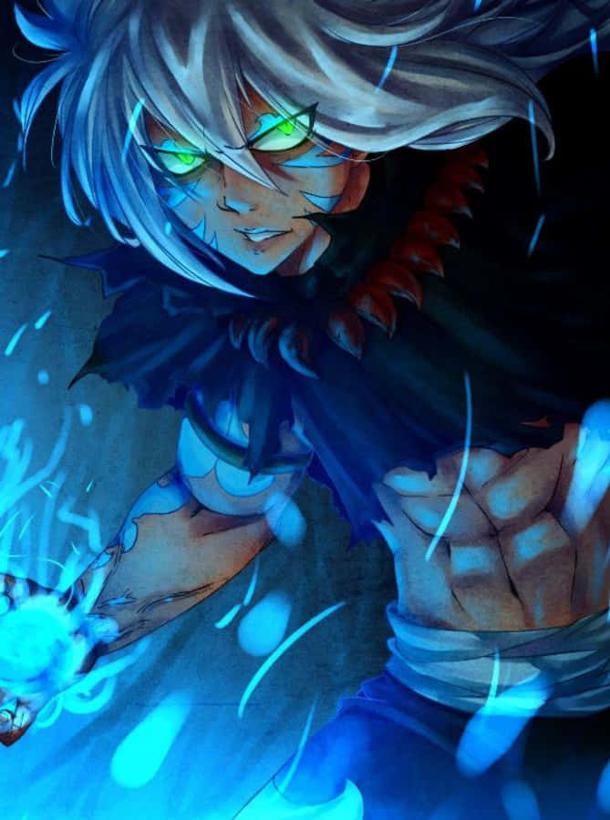 Acnologia 桌布 壁紙 — 一個兇猛的動漫戰士，擁有發光的綠色眼睛和銀色頭髮，在黑暗、下雨的戰鬥場景中引導藍色能量。