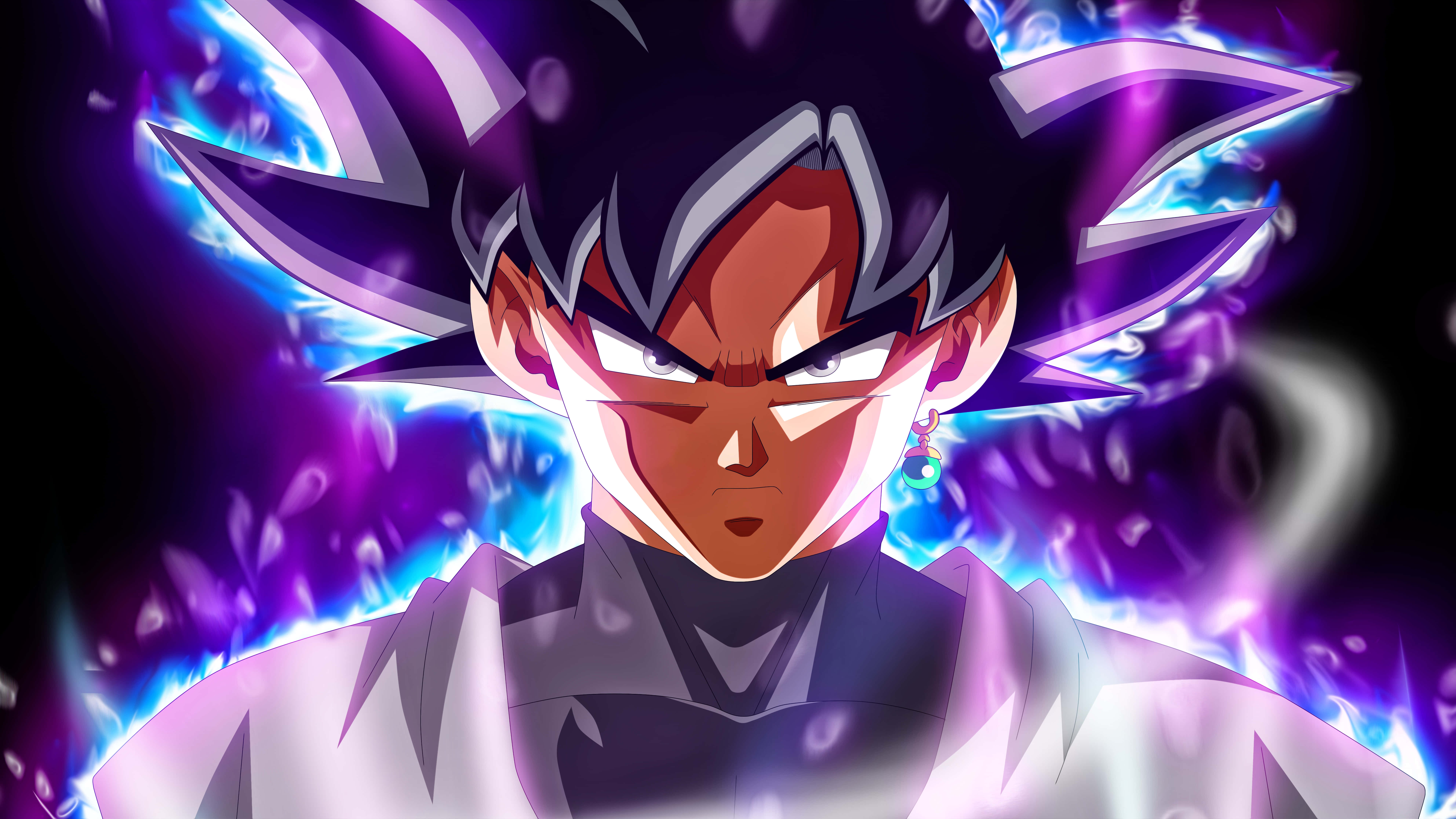 Dragon Ball Goku Ultra Instinct 桌布 壁紙 — 一個兇猛的動漫戰士，有著尖刺的黑髮和發光的紫色光環，在黑暗的背景下強烈地凝視著。