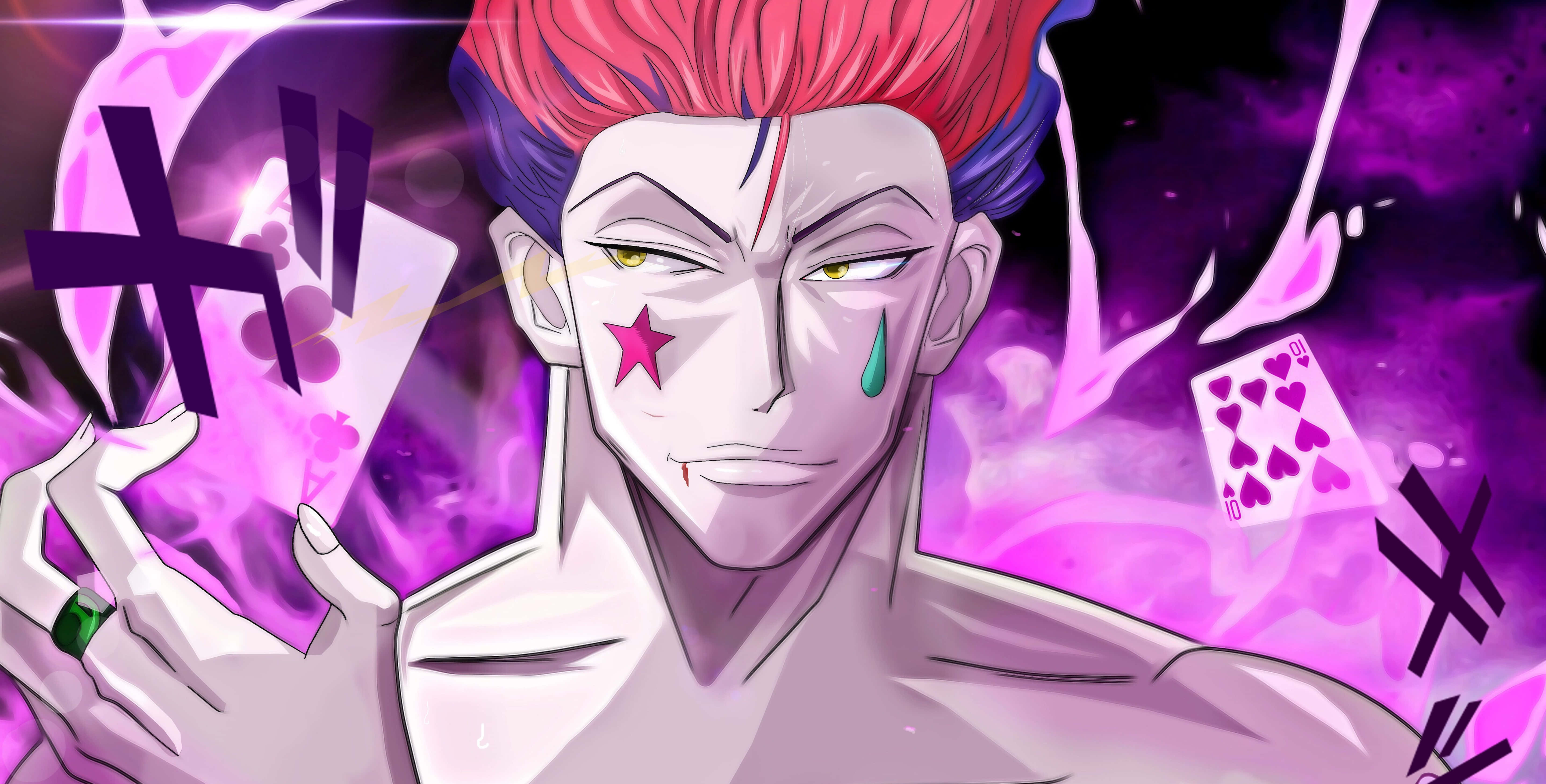 Hisoka 桌布 壁紙 — 一個兇猛的動漫角色，紅髮和星星刺青，在旋轉的紫色背景前拿著撲克牌。