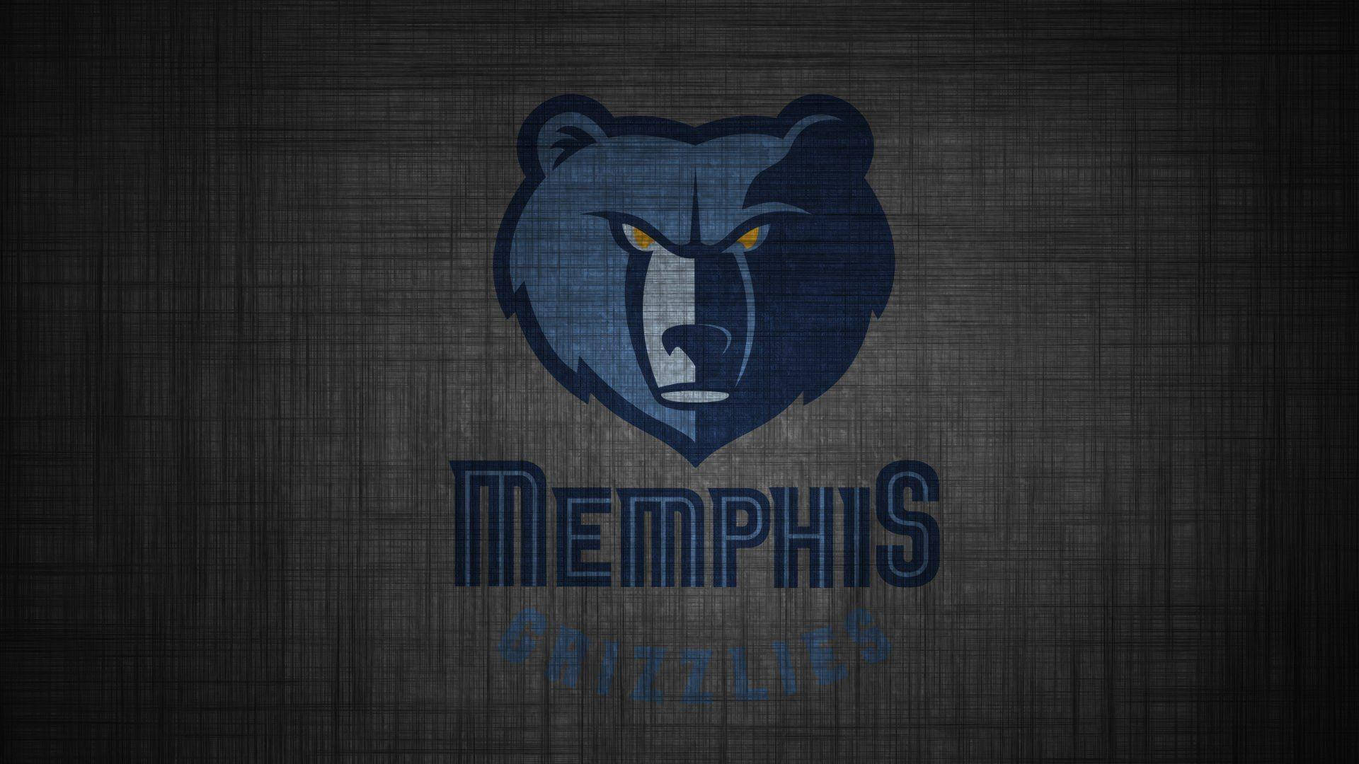 Grizzlies 桌布 壁紙 — 一個兇猛的藍色曼菲斯灰熊隊熊標誌，在深色紋理布料背景上帶有發光的黃色眼睛。