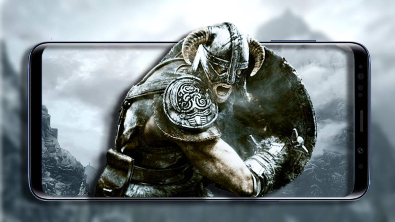 Skyrim Phone 桌布 壁紙 — 一個兇猛的角鬥士身穿精細盔甲，在智慧型手機螢幕上握著盾牌，背景是霧氣繚繞的山巒。