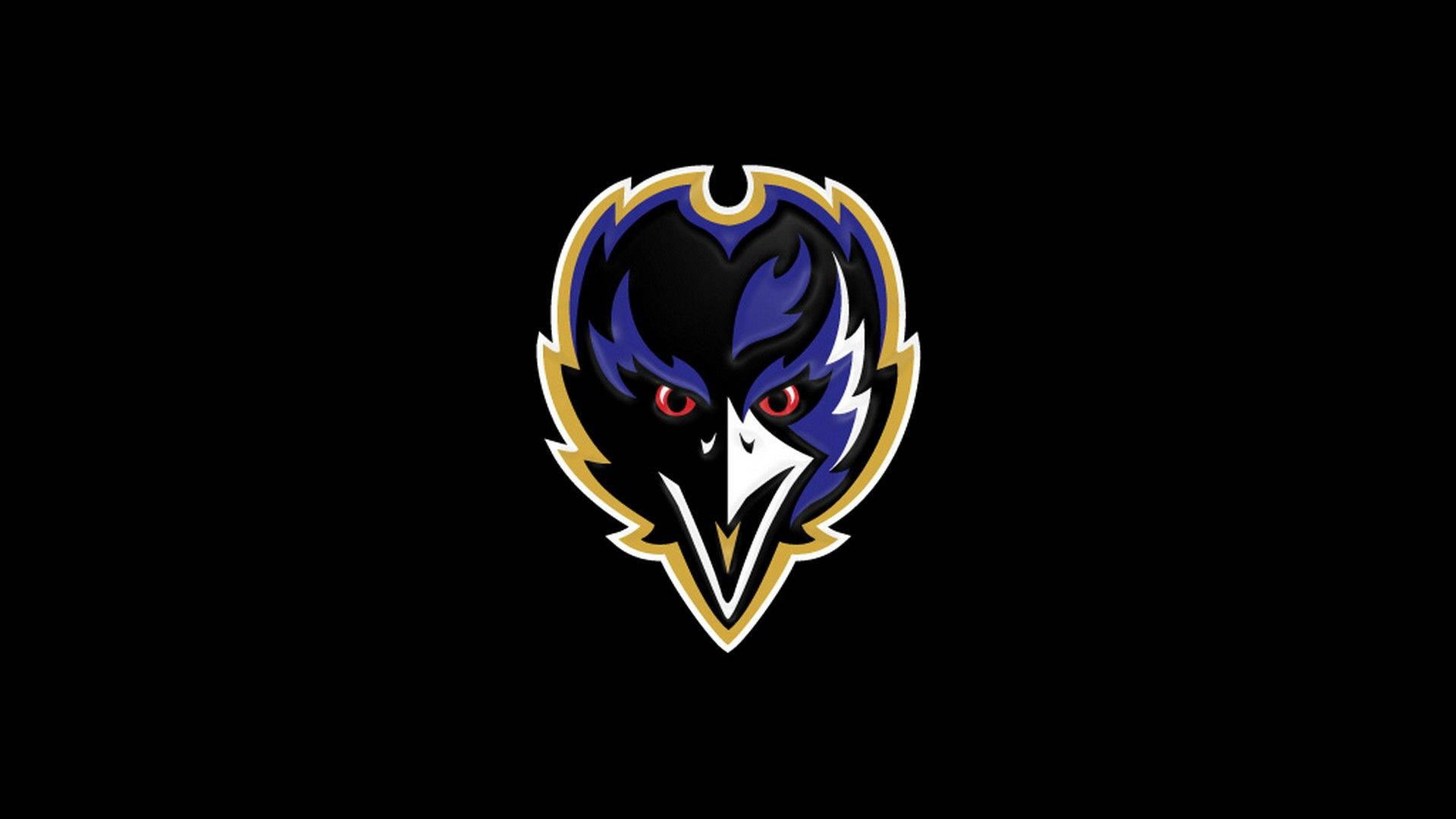 Ravens 桌布 壁紙 — 一個兇猛的風格化烏鴉頭標誌，帶有紅色眼睛和金色邊框，背景為純黑色。