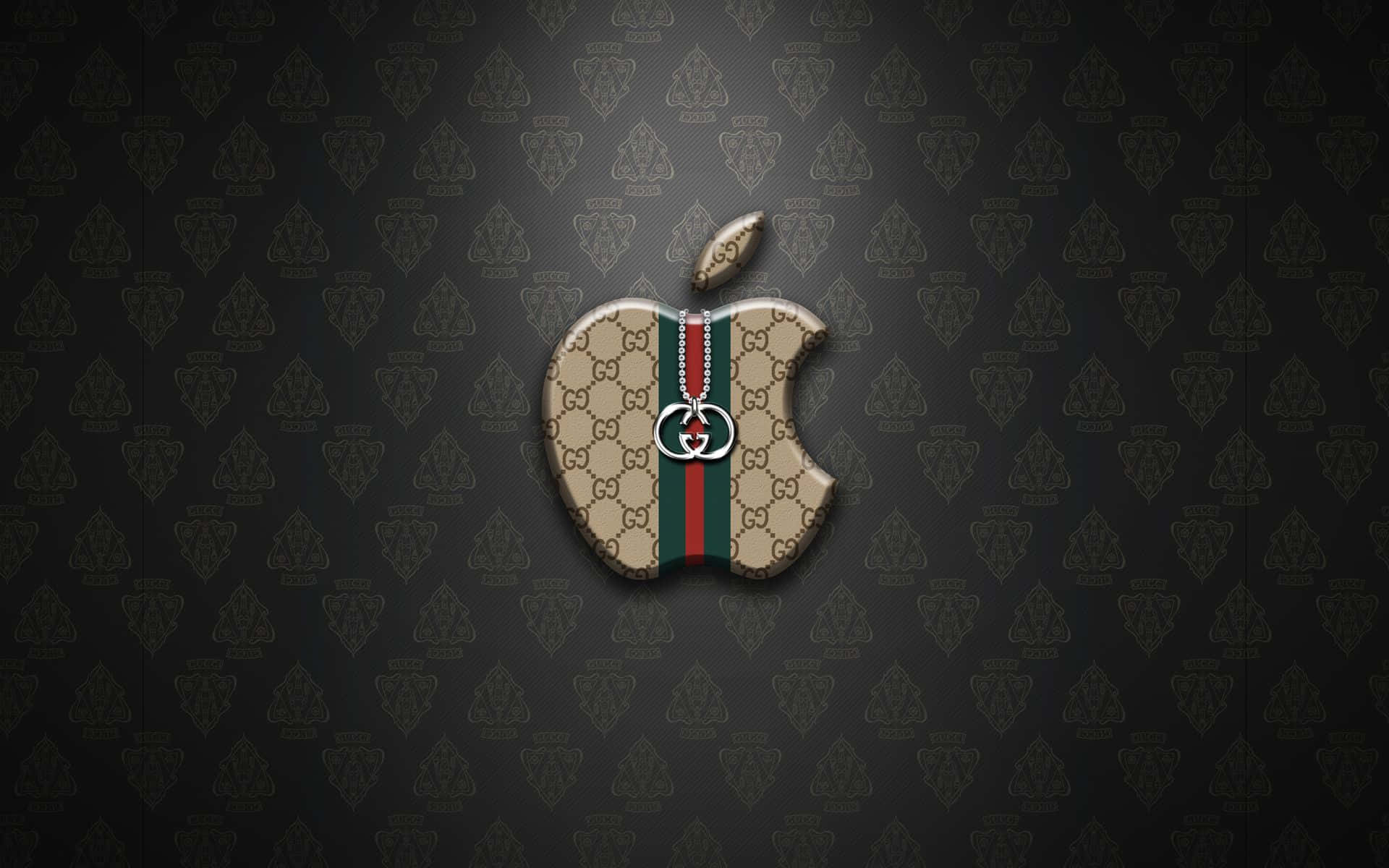 Gucci 桌布 壁紙 — 一個光澤的Apple標誌，以Gucci的米色字母組合和綠紅條紋重新構想，置於深色圖案背景上。