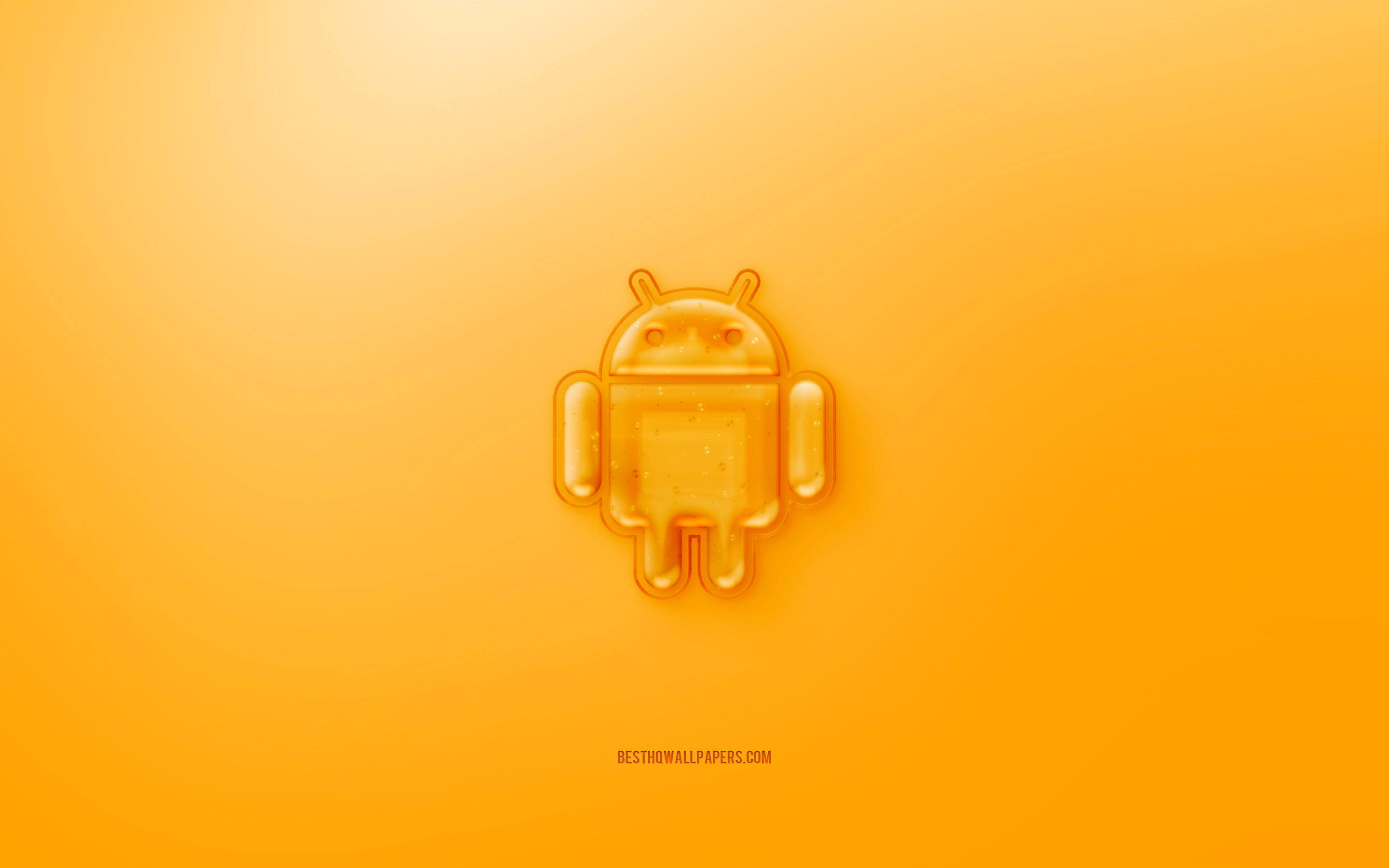 Android Desktop 桌布 壁紙 — 一個光澤的橙色Android機器人圖示，居中放置在帶有柔和照明的漸變橙色背景上。