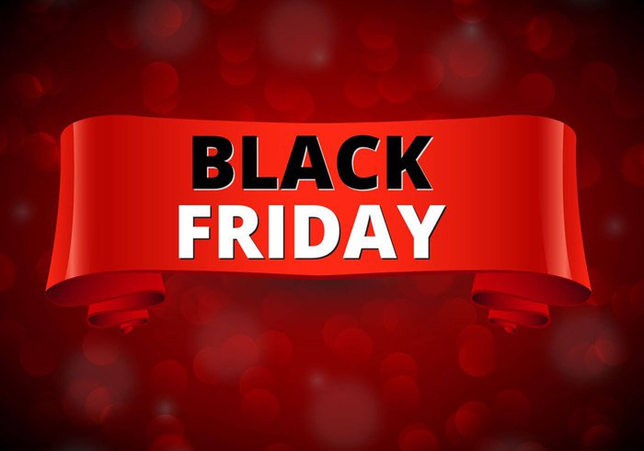 Friday 桌布 壁紙 — 一個光澤的紅色絲帶橫幅，帶有粗體黑白「BLACK FRIDAY」文字，漂浮在模糊的紅色散景背景上。