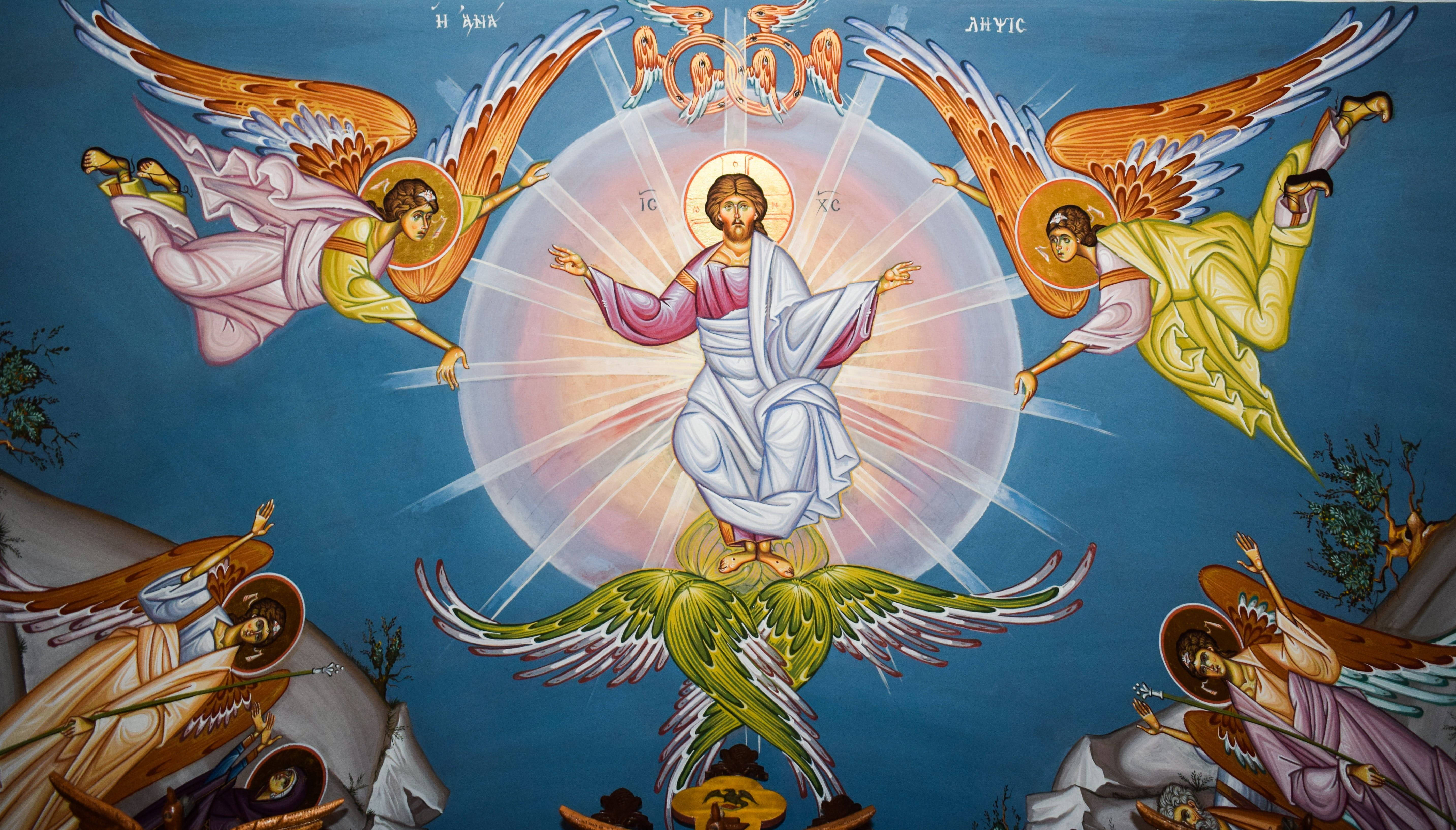 angels 桌布 壁紙 — 一個光芒四射的宗教聖像描繪基督坐在寶座上，張開雙臂，被天使環繞，背景為深藍色。