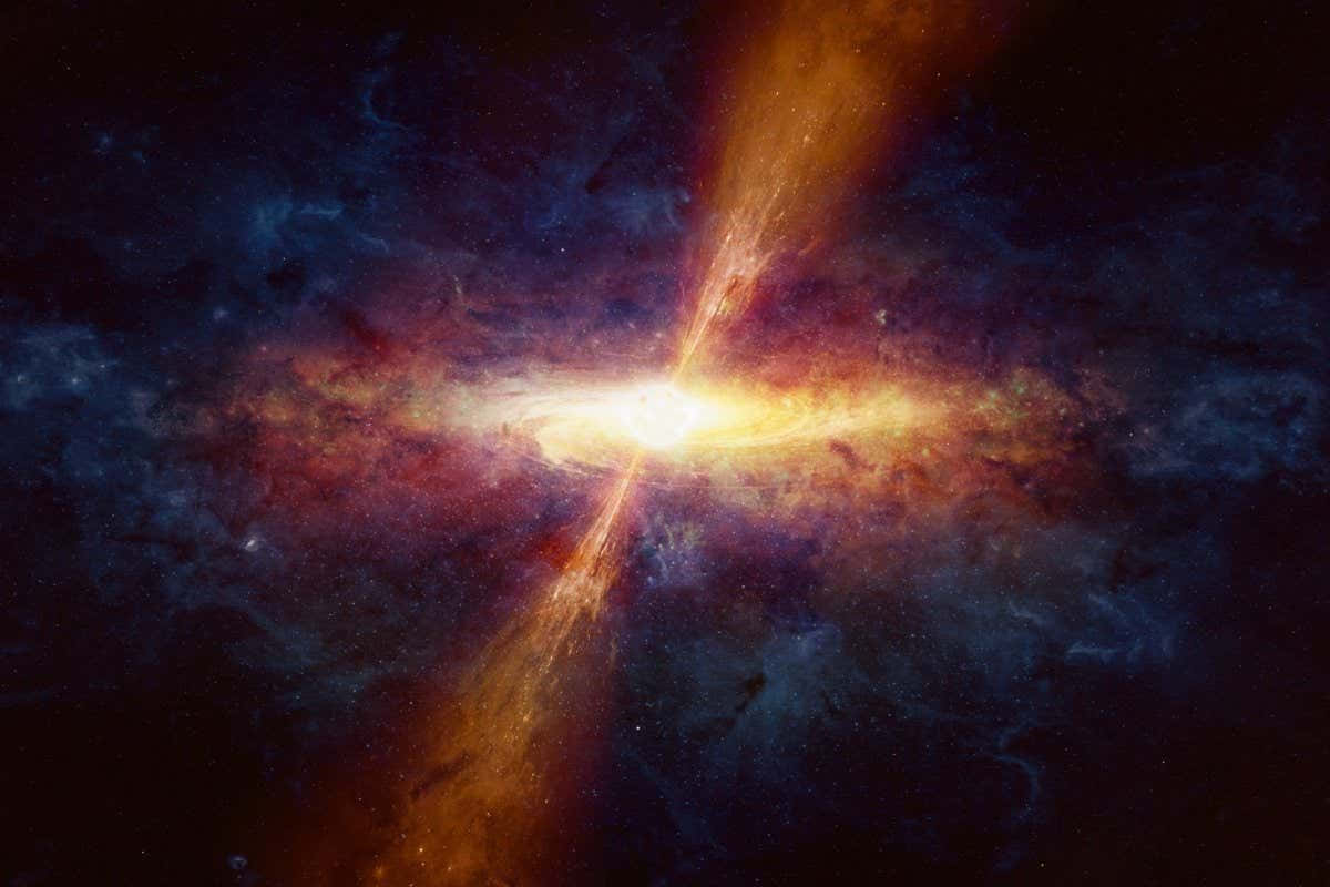 Quasar 桌布 壁紙 — 一個光芒四射的星系，其核心噴射出熾熱的橙色噴流，背景是黑暗的宇宙。