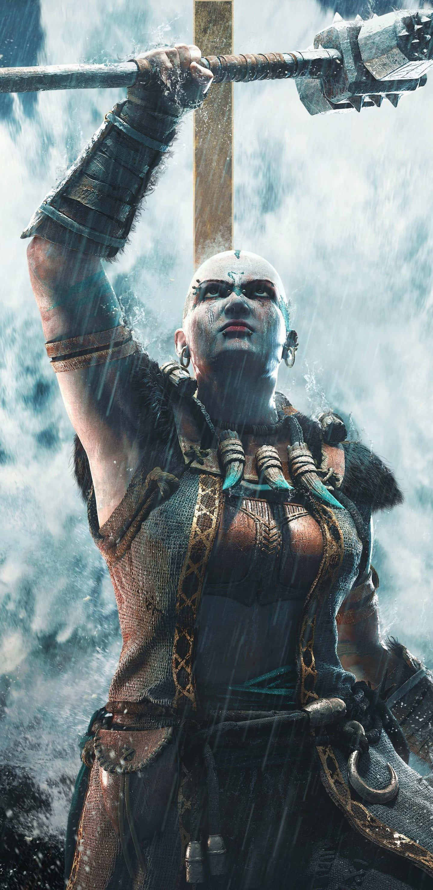 For Honor 桌布 壁紙 — 一個光頭、帶有部落紋身的兇猛戰士，在暴風雨的天空下舉起一把巨大的斧頭。