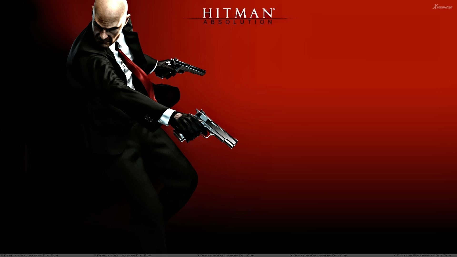 1920x1080 Hitman Absolution 桌布 壁紙 — 一個光頭刺客穿著黑色西裝和紅色領帶，在紅色漸變背景上瞄準兩把手槍，並帶有「Hitman Absolution」文字。