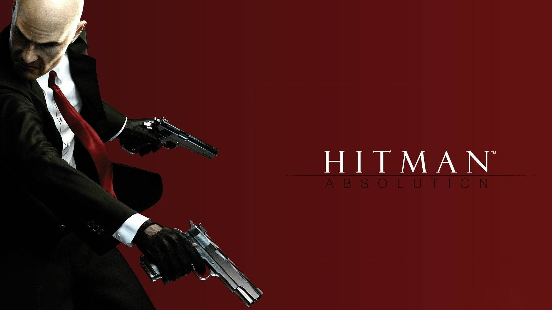 Hitman Absolution 桌布 壁紙 — 一個光頭刺客穿著黑色西裝和紅色領帶，在深紅色背景上手持兩把手槍，遊戲標題為Hitman Absolution。
