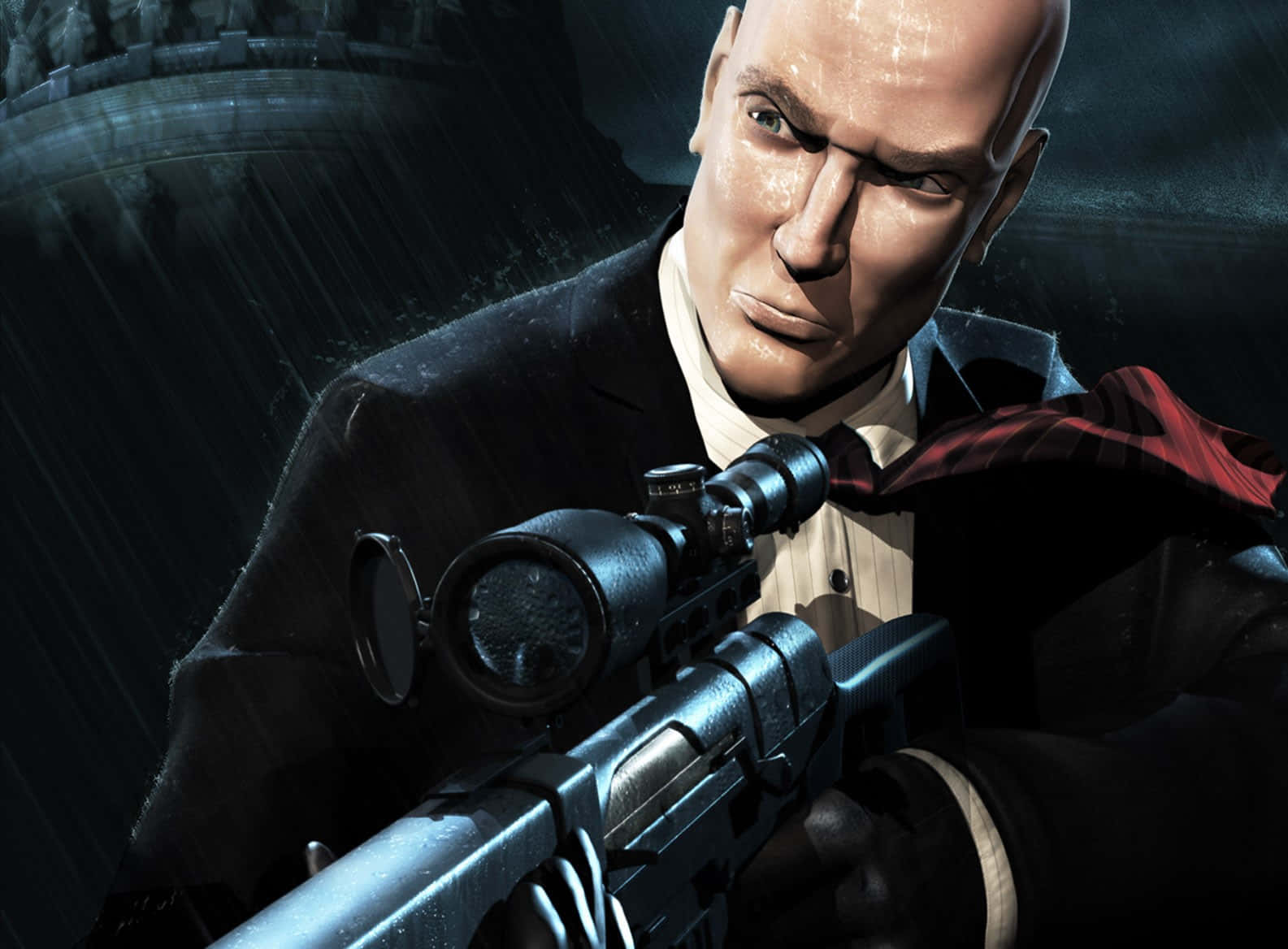 Hitman 2 桌布 壁紙 — 一個光頭刺客身穿黑色西裝，在傾盆大雨中手持狙擊步槍，背後是黑暗的城市景觀。
