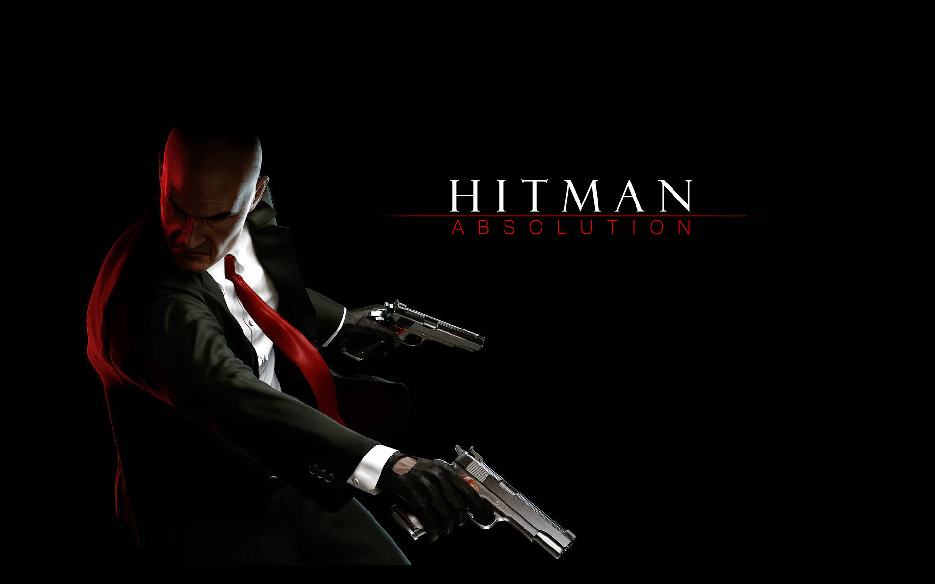 hitman absolution HD 桌布 壁紙 — 一個光頭刺客身穿黑色西裝、打紅色領帶，在純黑背景前瞄準兩把手槍，並帶有 'Hitman Absolution' 字樣。