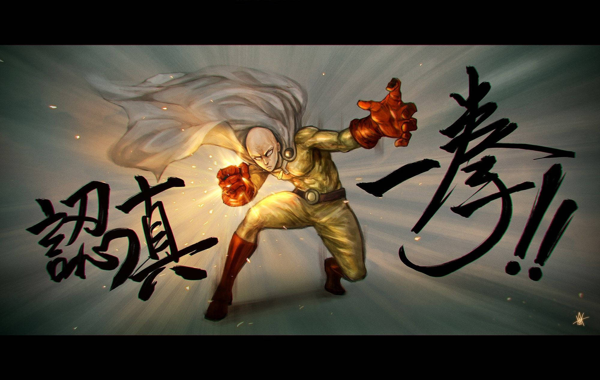 Saitama 桌布 壁紙 — 一個光頭動漫英雄，身穿金色西裝和白色斗篷，在充滿動感的日本書法背景下，用發光的拳頭打出強力一拳。