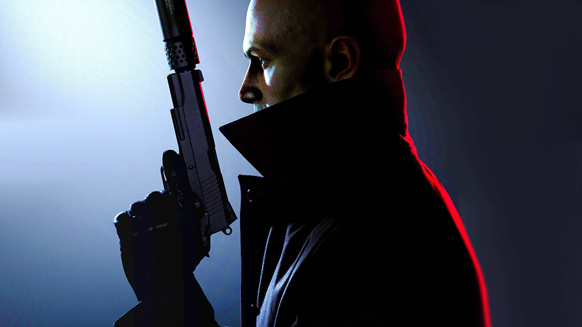 Hitman Black 桌布 壁紙 — 一個光頭男人穿著深色外套，在戲劇性的藍色和紅色燈光下拿著手槍。
