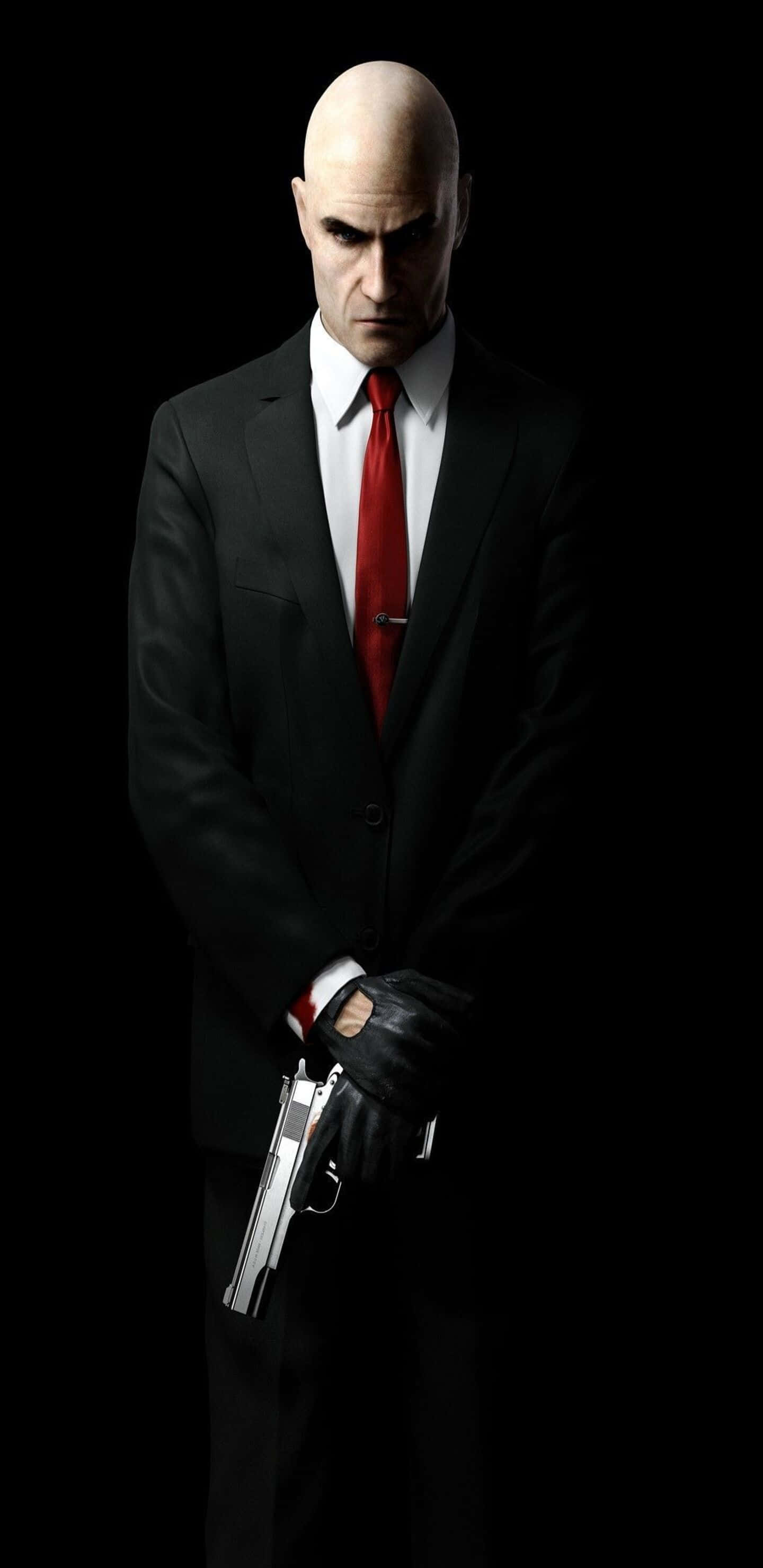 Pixel 3xl Hitman 桌布 壁紙 — 一個光頭男人穿著黑色西裝和紅色領帶，在黑色背景前拿著一把銀色手槍。