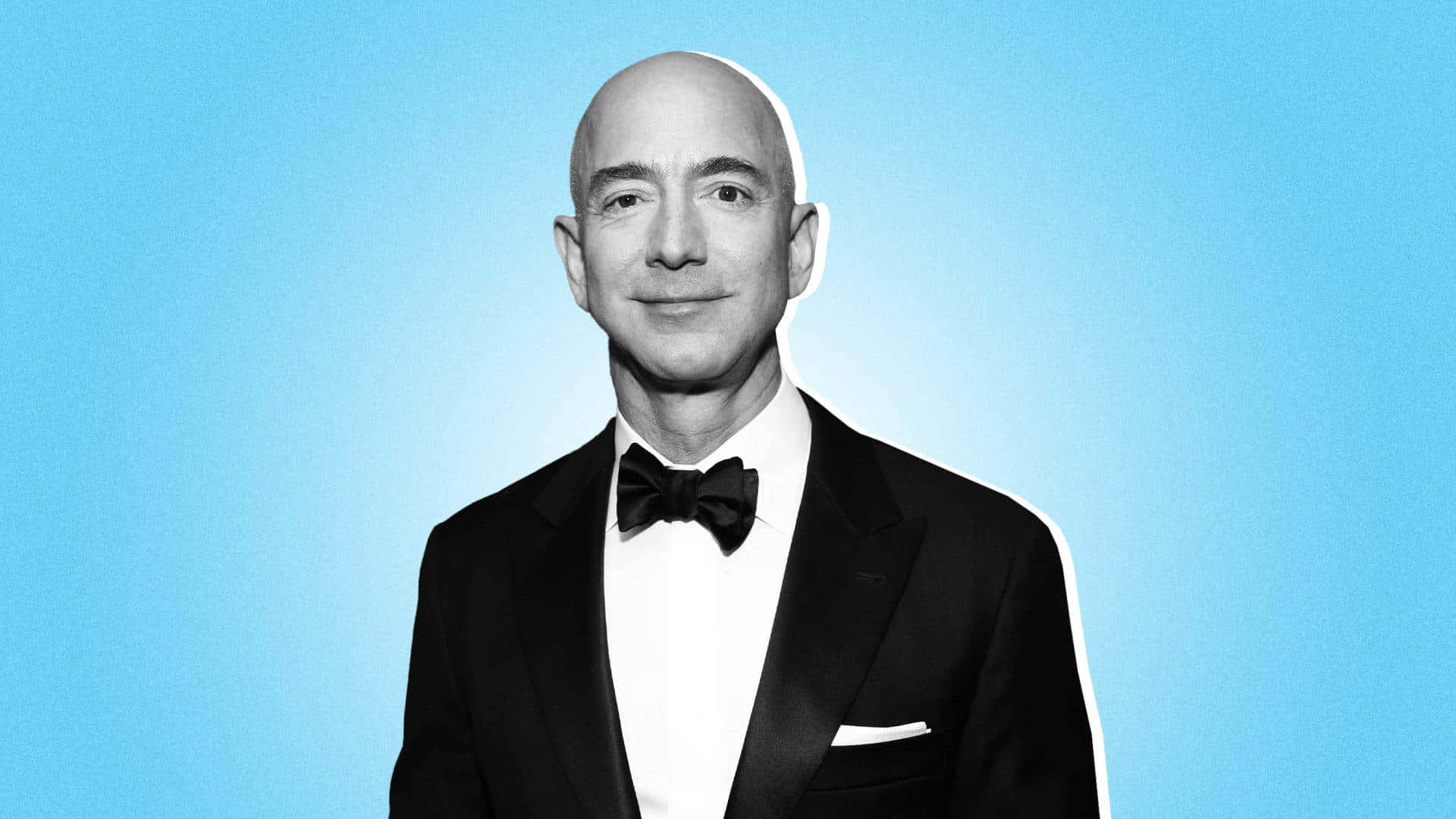 Jeff Bezos 桌布 壁紙 — 一個光頭男士身穿黑色燕尾服配蝴蝶結，站在純藍色背景前。