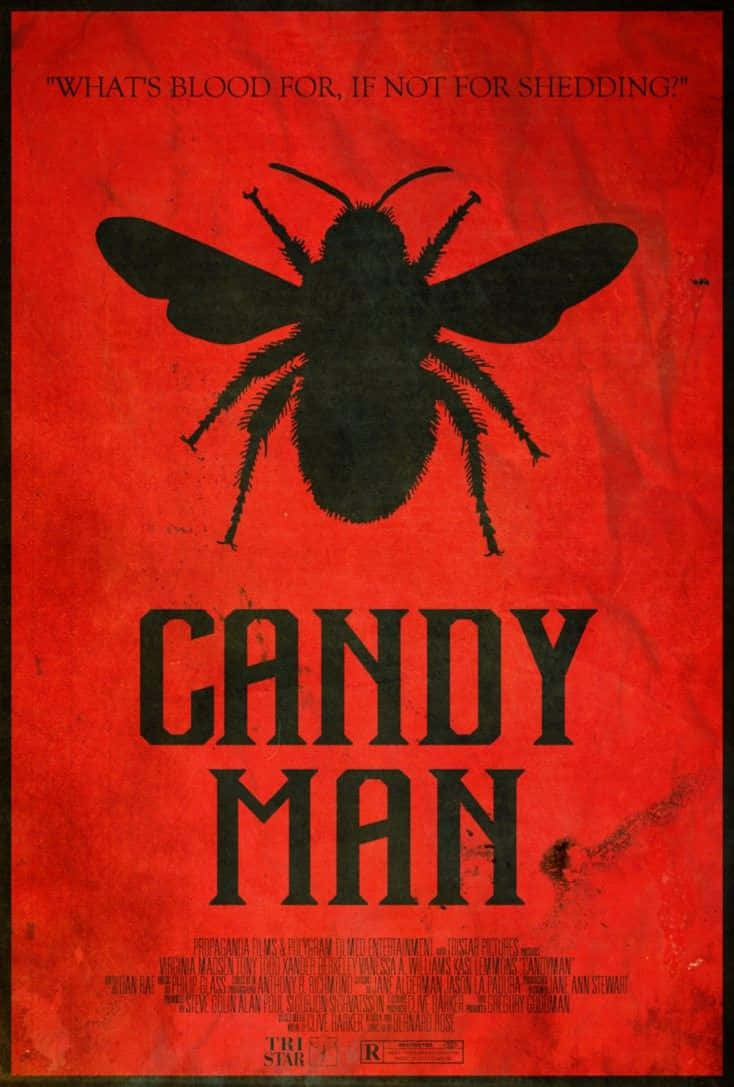 Candyman 桌布 壁紙 — 一個具威脅性的黑色蜜蜂剪影主導了《糖果人》的紋理紅色電影海報，帶有粗糙的字體。