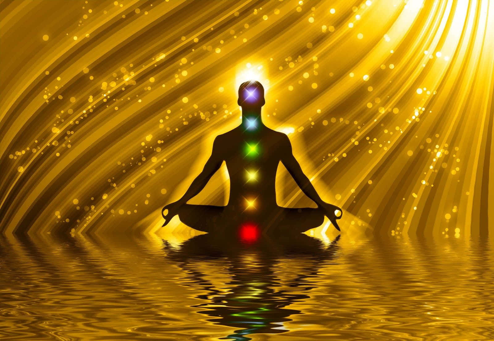Concentration 桌布 壁紙 — 一個冥想人物的剪影，發光的脈輪在金色水面上反射，沐浴在耀眼的光束下。