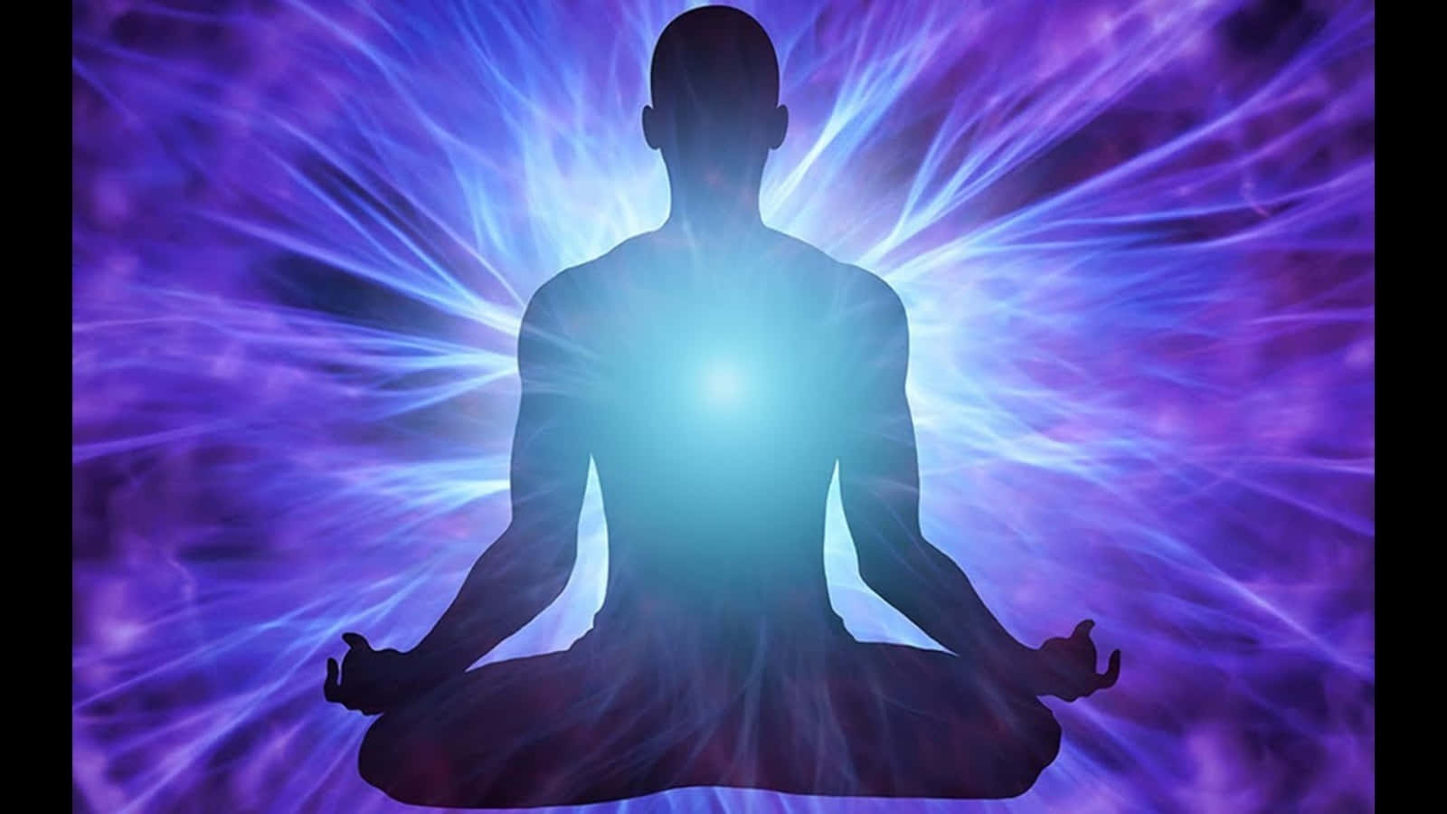 Spirituality 桌布 壁紙 — 一個冥想者的剪影，散發出明亮的藍光，背景是旋轉的紫色宇宙背景。