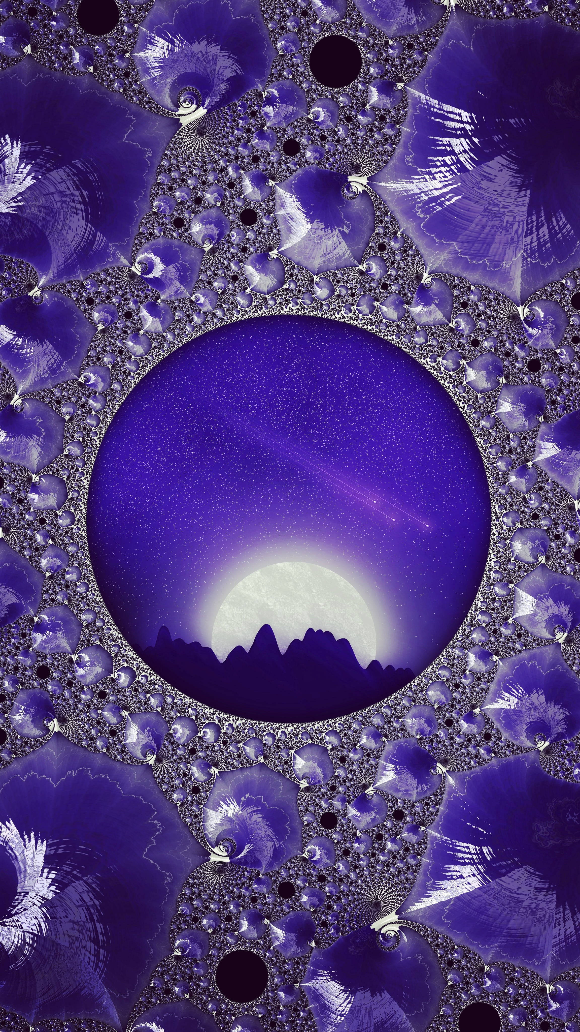 暗紫色美學 桌布 壁紙 — 一個分形紫色宇宙框住一個圓形夜景，有發光的月亮、山脈輪廓和流星。