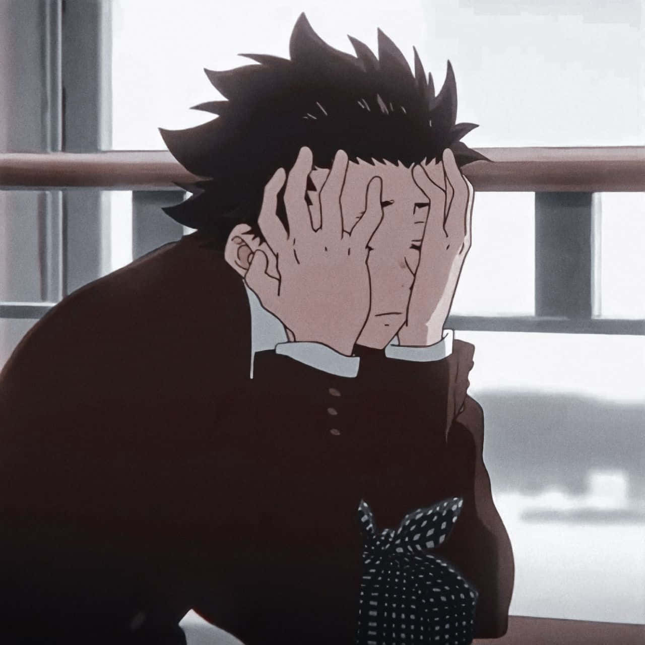 聲之形 桌布 壁紙 — 一個刺蝟頭動漫男孩穿著深色制服，在窗邊用雙手掩面，表現出絕望的時刻。