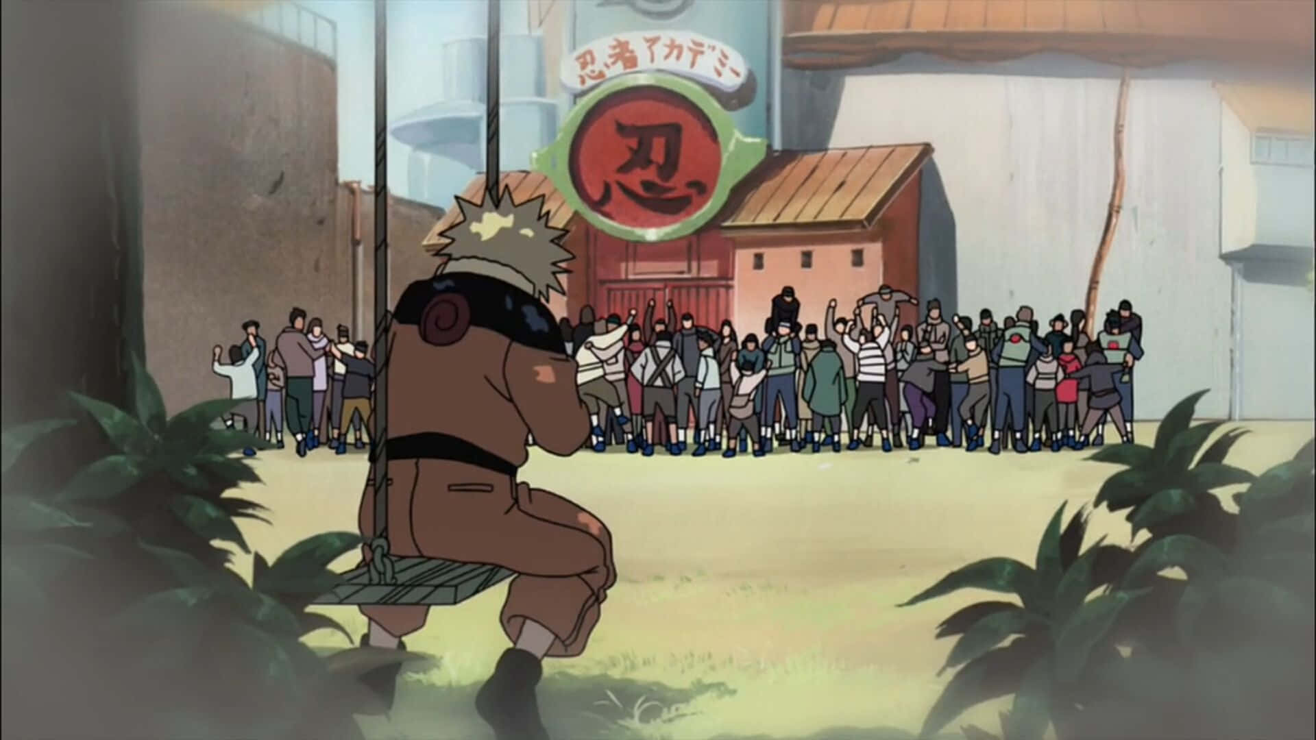 Naruto Alone 桌布 壁紙 — 一個刺蝟頭忍者坐在鞦韆上，俯瞰著聚集在木製學院建築前的人群，建築上有紅色忍者標誌。