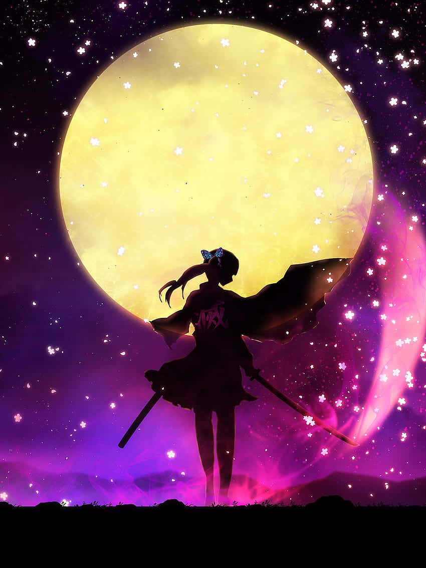 Demon Slayer Kanao 桌布 壁紙 — 一個剪影動漫女孩手持劍，站在一個巨大的發光月亮前，背景是繁星點點的紫色天空。