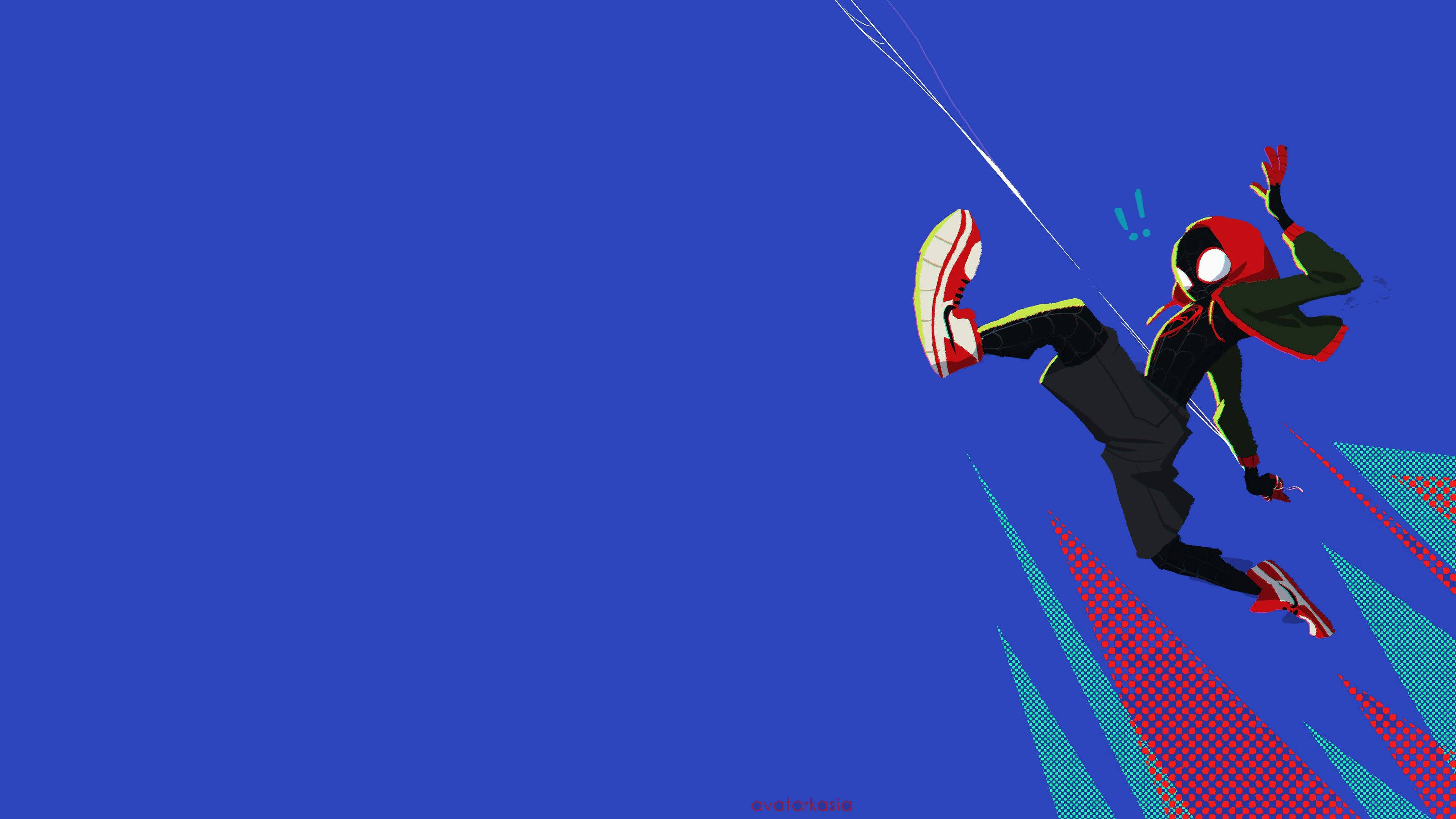 Into The Spider Verse 桌布 壁紙 — 一個動態動畫角色穿著紅黑套裝，在生動的藍天中擺盪，帶有風格化的幾何速度線。