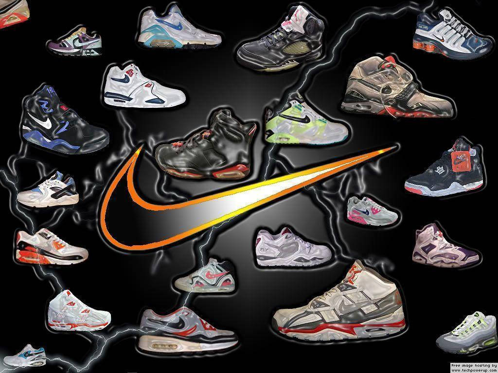 桌布 壁紙 — 一個動態拼貼，各種Nike運動鞋圍繞著發光的橙色和黃色swoosh，黑色背景帶有閃電效果。