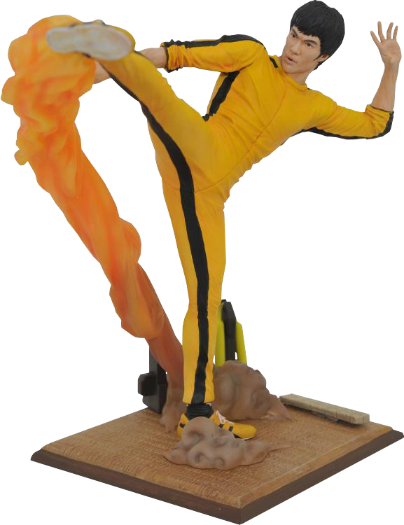 李小龍 桌布 壁紙 — 一個動態的3D渲染李小龍雕像，身穿黃色運動服，正在踢腿，火橙色布料在他腿周圍旋轉。