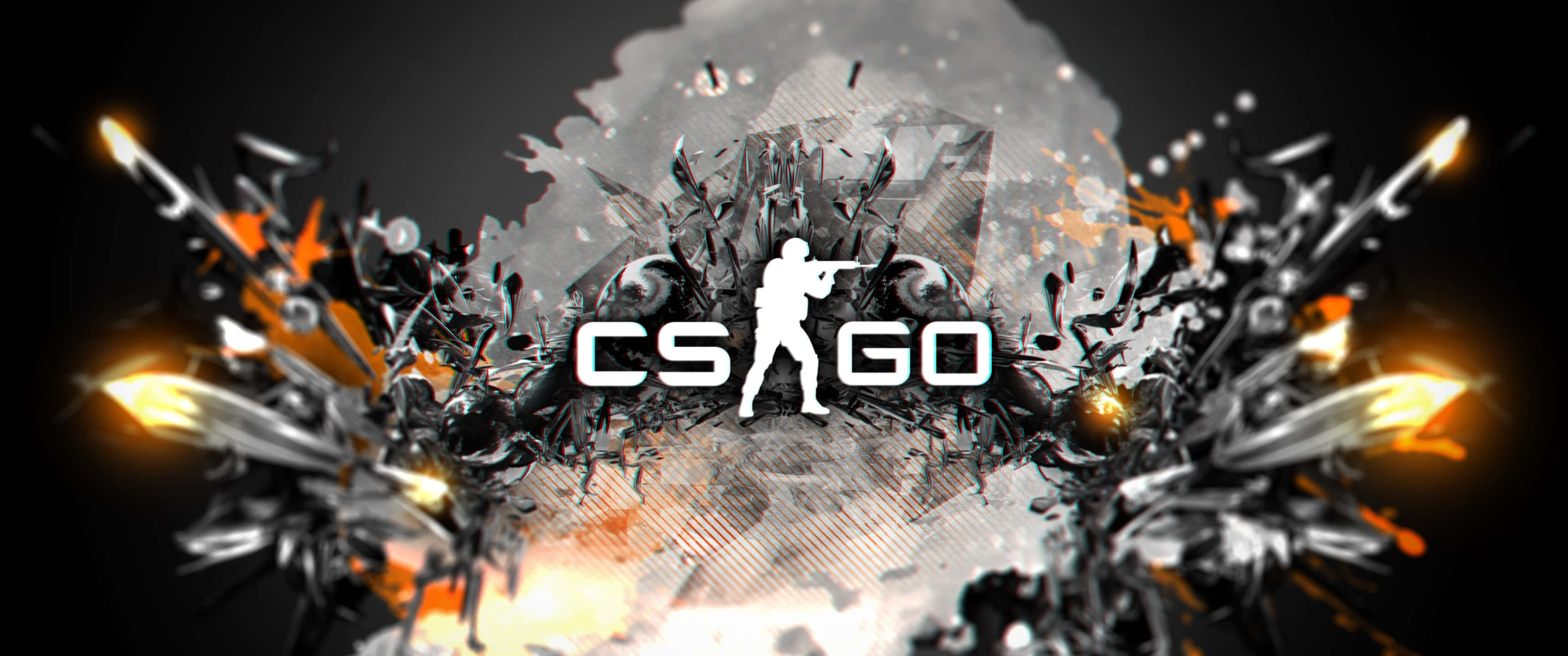 3440x1440p Counter-strike Global Offensive 桌布 壁紙 — 一個動態的CS GO標誌在黑暗背景上爆裂出金屬碎片和熾熱的橙色火花。