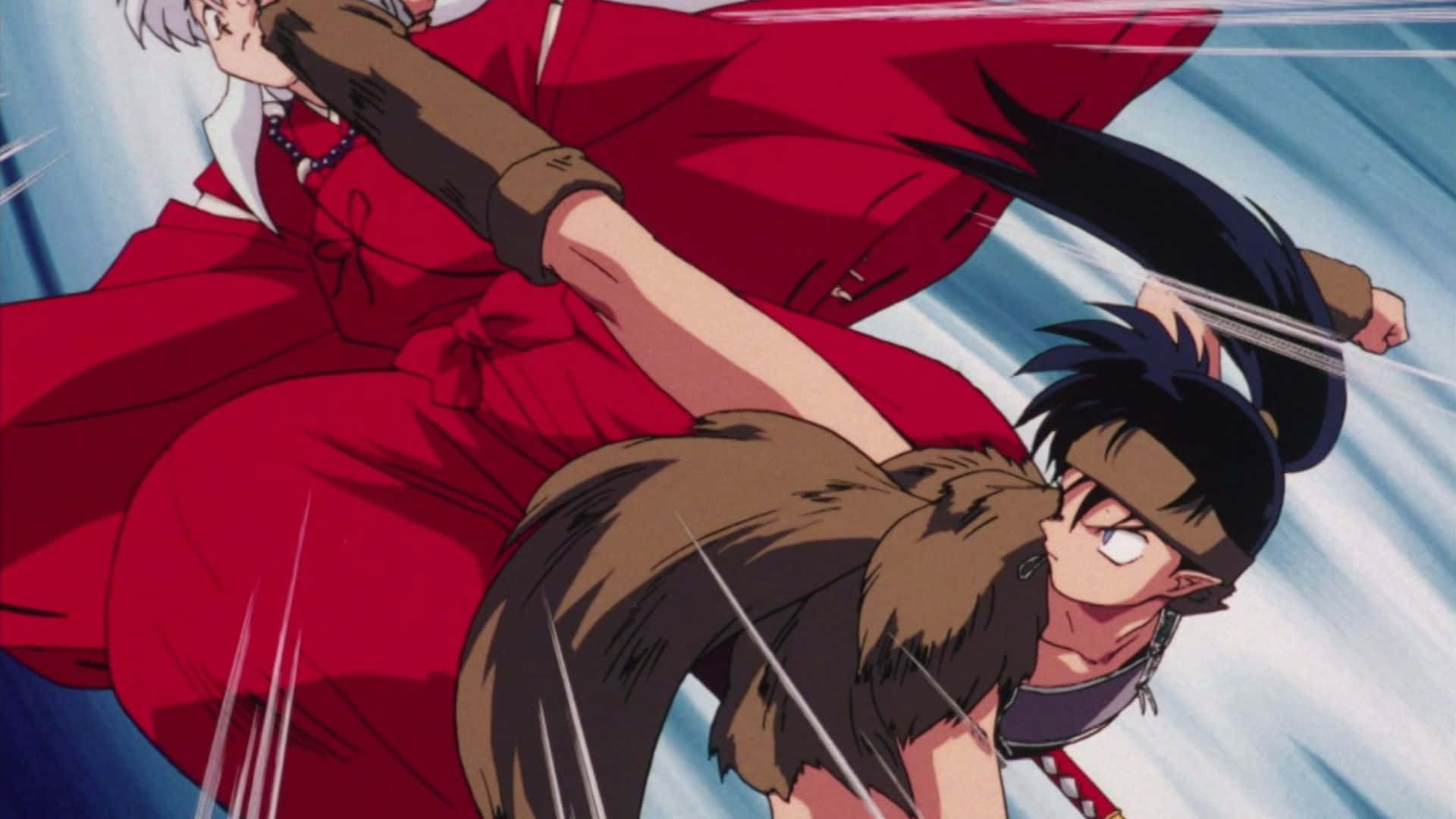 Inuyasha Koga 桌布 壁紙 — 一個動態的動漫戰鬥場景，一個身穿紅色衣服的角色在藍色動態模糊背景中踢向一個黑髮對手。