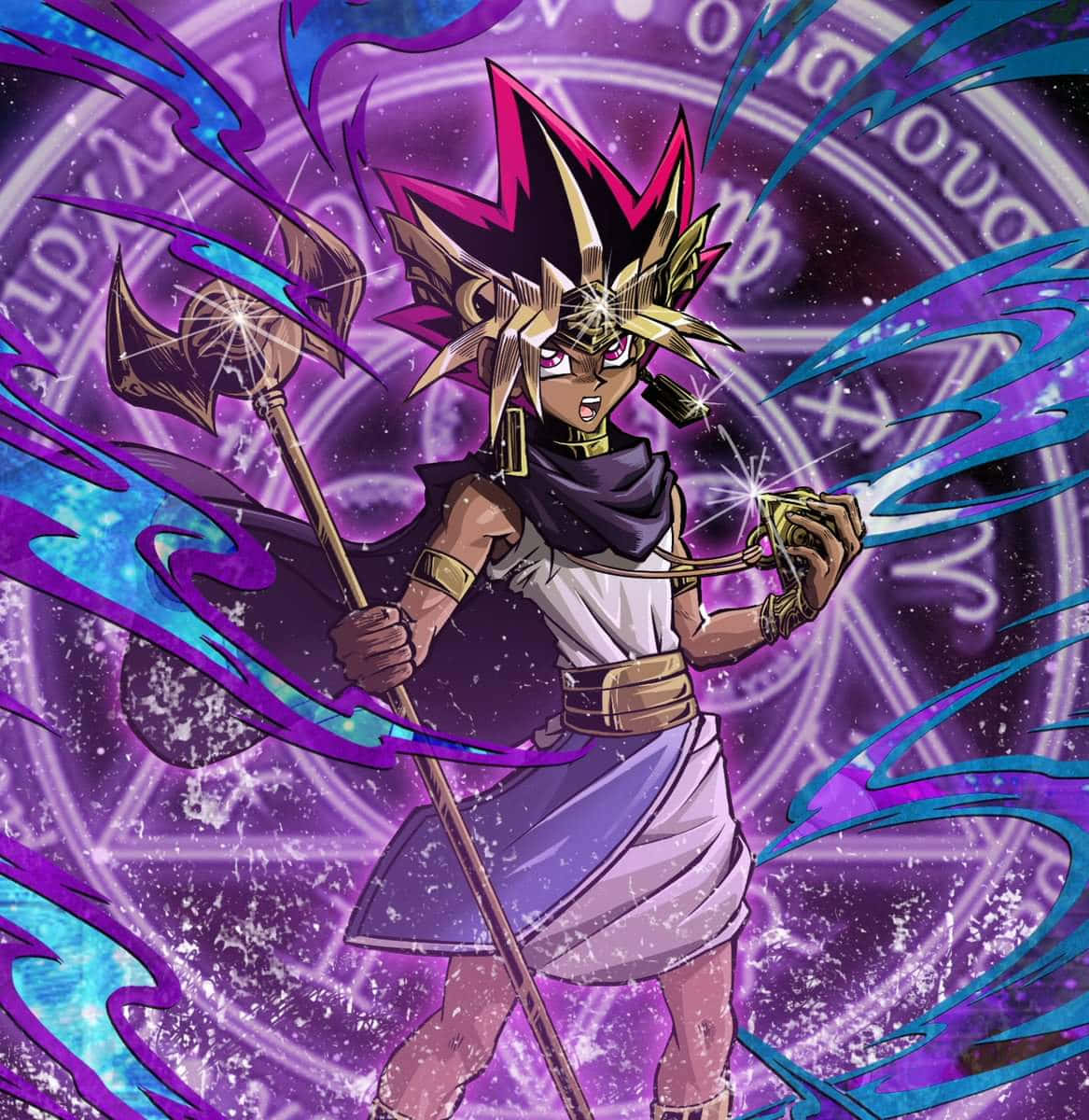Pharaoh Atem 桌布 壁紙 — 一個動態的動漫角色，擁有尖刺的粉紅色和金色頭髮，在帶有旋轉藍色能量和古老符號的宇宙紫色背景上揮舞著發光的法杖。
