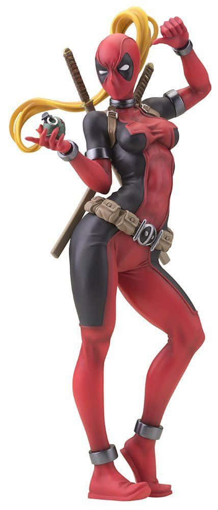 Lady Deadpool 桌布 壁紙 — 一個動態的死侍人偶，擁有金色長髮和雙刀，在白色背景前擺出動作姿勢。