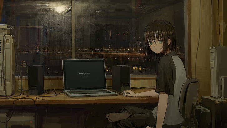 動漫女孩在窗邊用筆記型電腦工作，欣賞雨夜的城市景觀。