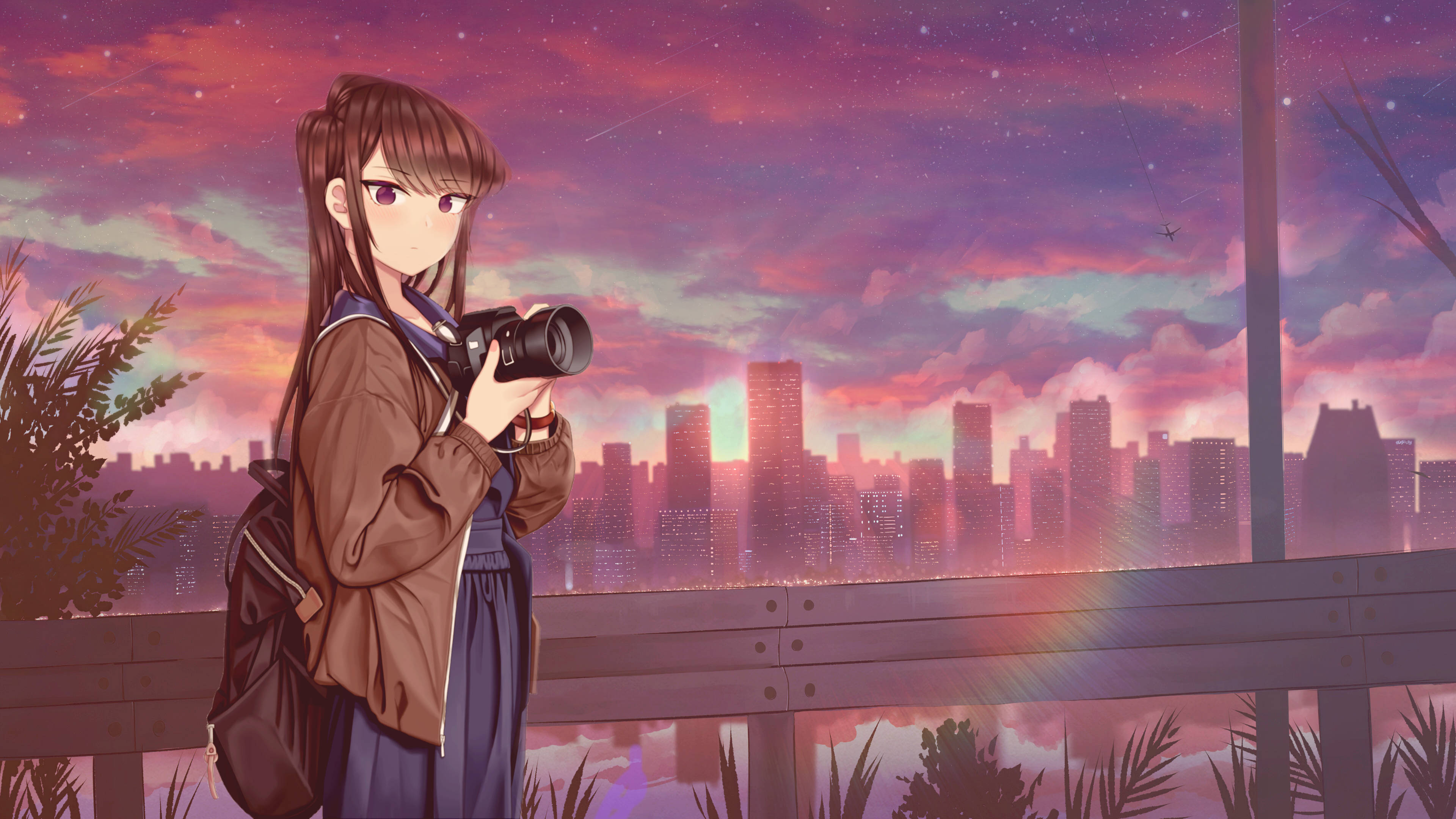 動漫女孩拿著相機俯瞰暮色中的城市 — 動畫風景 壁紙