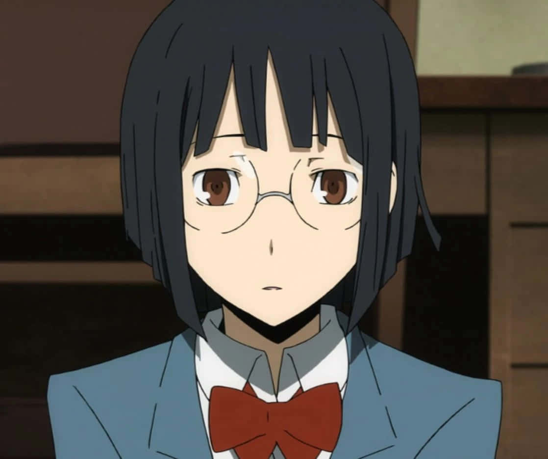 Anri Sonohara 桌布 壁紙 — 一個動漫女孩的近照，短黑髮戴眼鏡，身穿藍色西裝外套和紅色蝴蝶結領帶。