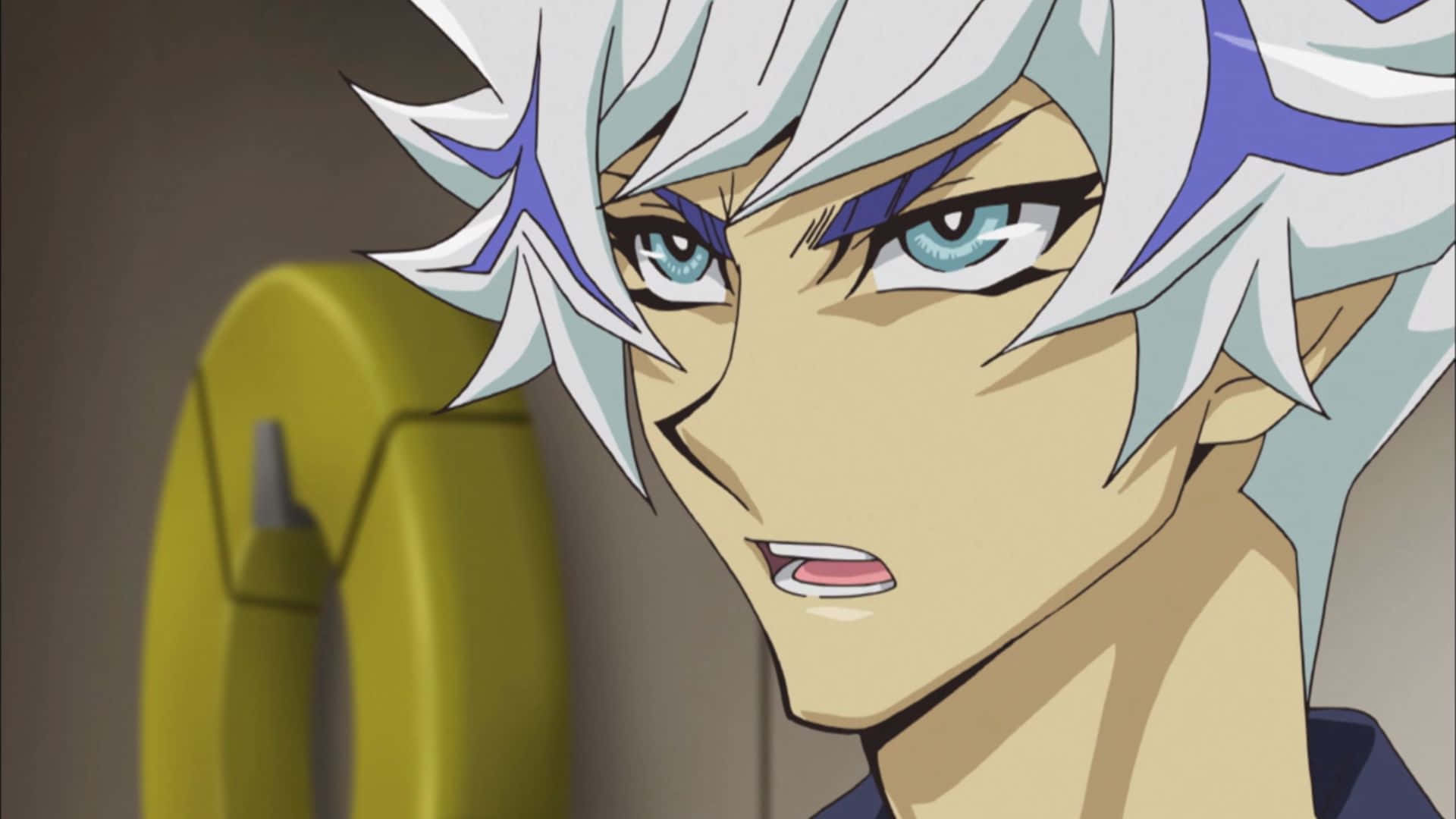 Ryoken Kogami 桌布 壁紙 — 一個動漫角色的特寫，擁有尖刺狀的白色和藍色頭髮，以及強烈的藍色眼睛，表情堅定。