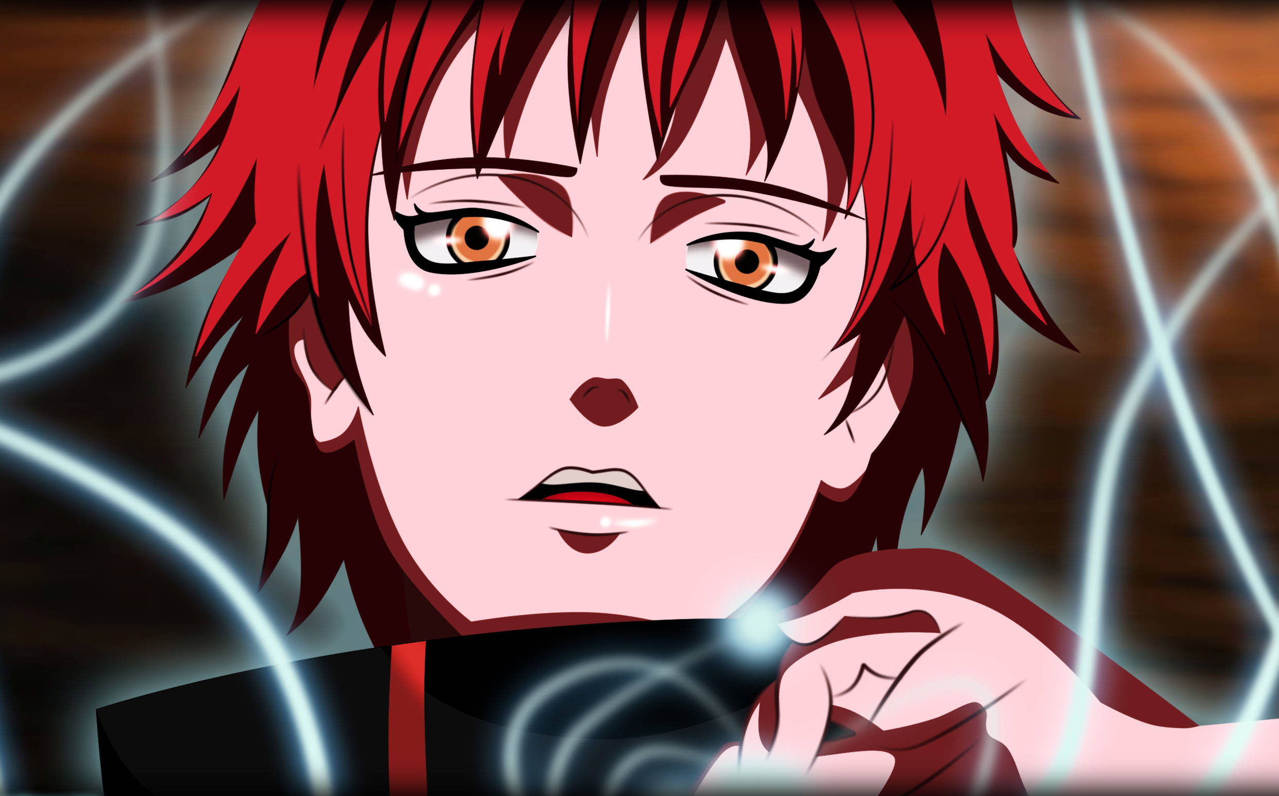 Sasori 桌布 壁紙 — 一個動漫角色的特寫，擁有尖刺的紅髮和橙色眼睛，專注地向前看，周圍環繞著發光的藍色能量。