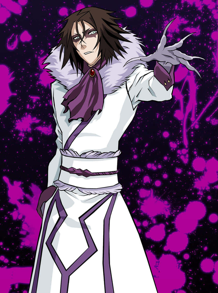 Bleach Muramasa 桌布 壁紙 — 一個動漫角色穿著白色和紫色的長袍，手呈爪狀，背景是充滿活力的紫色潑濺。