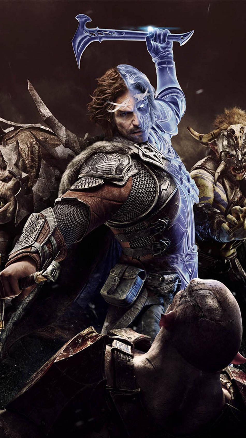 middle earth shadow of war 桌布 壁紙 — 一個半身發出藍光的戰士揮舞著發光的斧頭，被怪物般的敵人包圍在黑暗的奇幻戰鬥中。