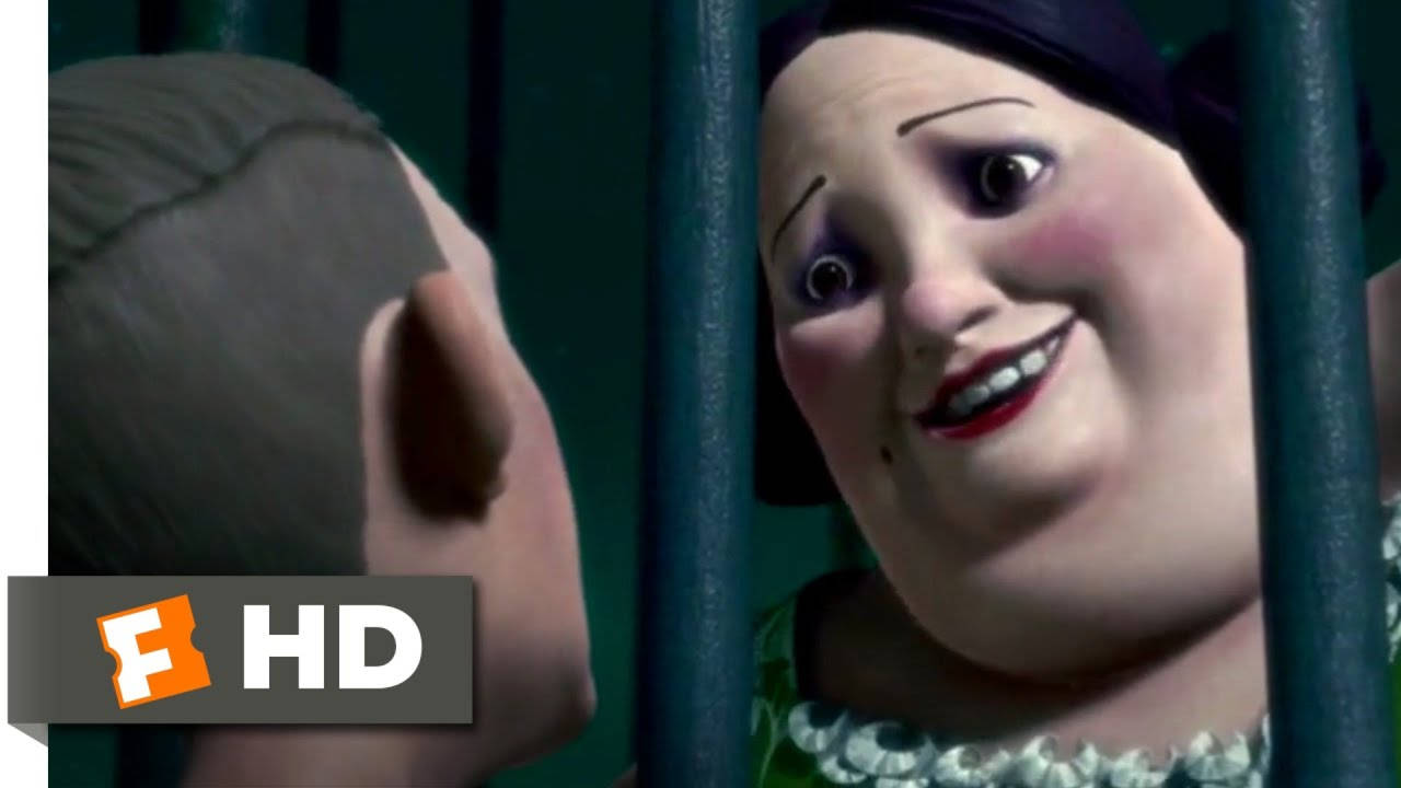 Monster House 桌布 壁紙 — 一個卡通女人咧嘴笑著，透過綠色鐵欄杆窺視一個男人的背影，身處昏暗的牢房。