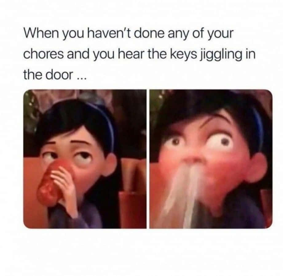 Memes Pics Funny 桌布 壁紙 — 一個卡通女孩用香腸遮住臉，然後在門鎖鑰匙晃動時驚慌地倒吸一口氣。