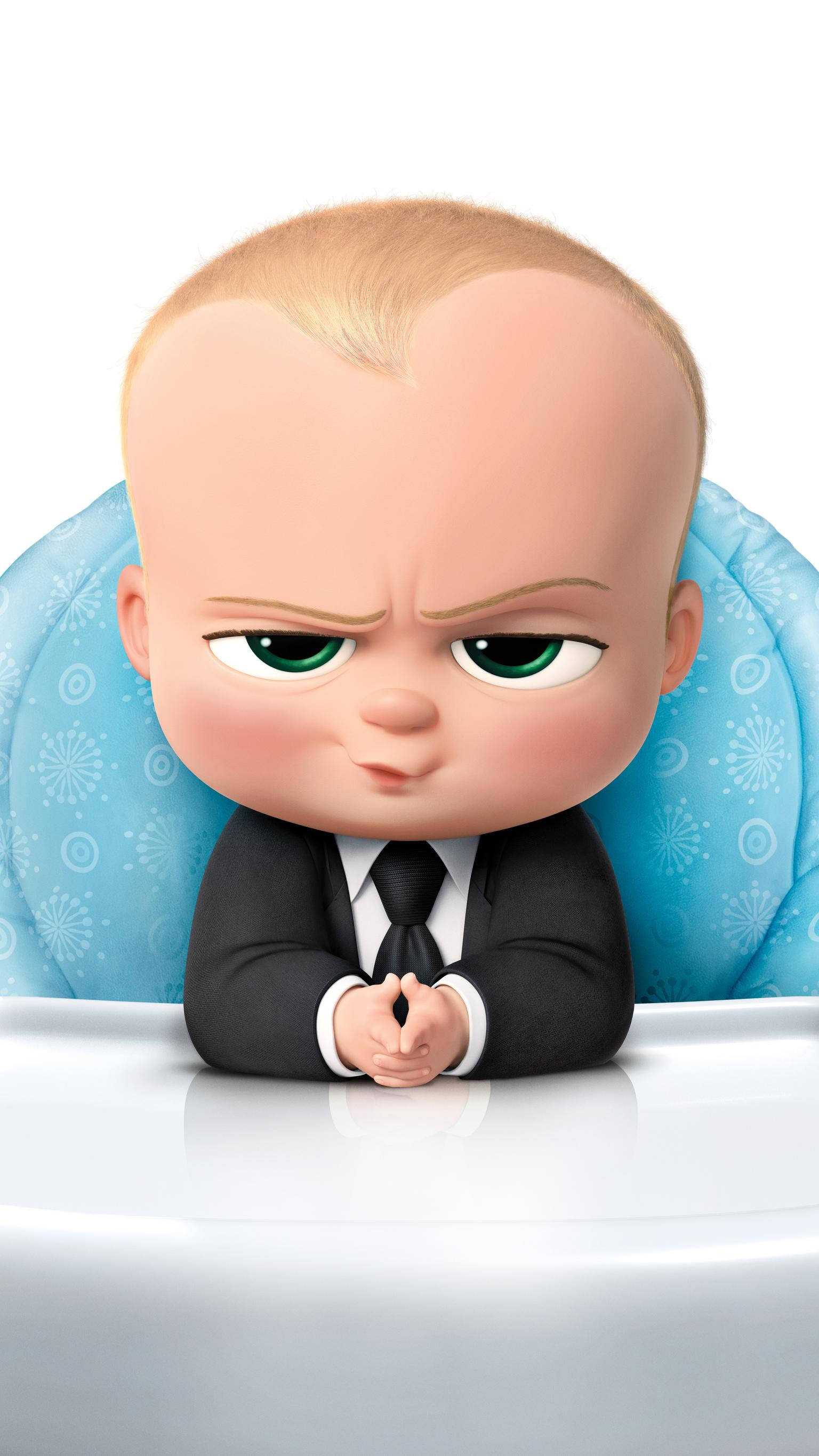 boss 桌布 壁紙 — 一個卡通嬰兒，綠色眼睛，皺著眉頭，坐在高腳椅上，穿著黑色西裝和領帶。