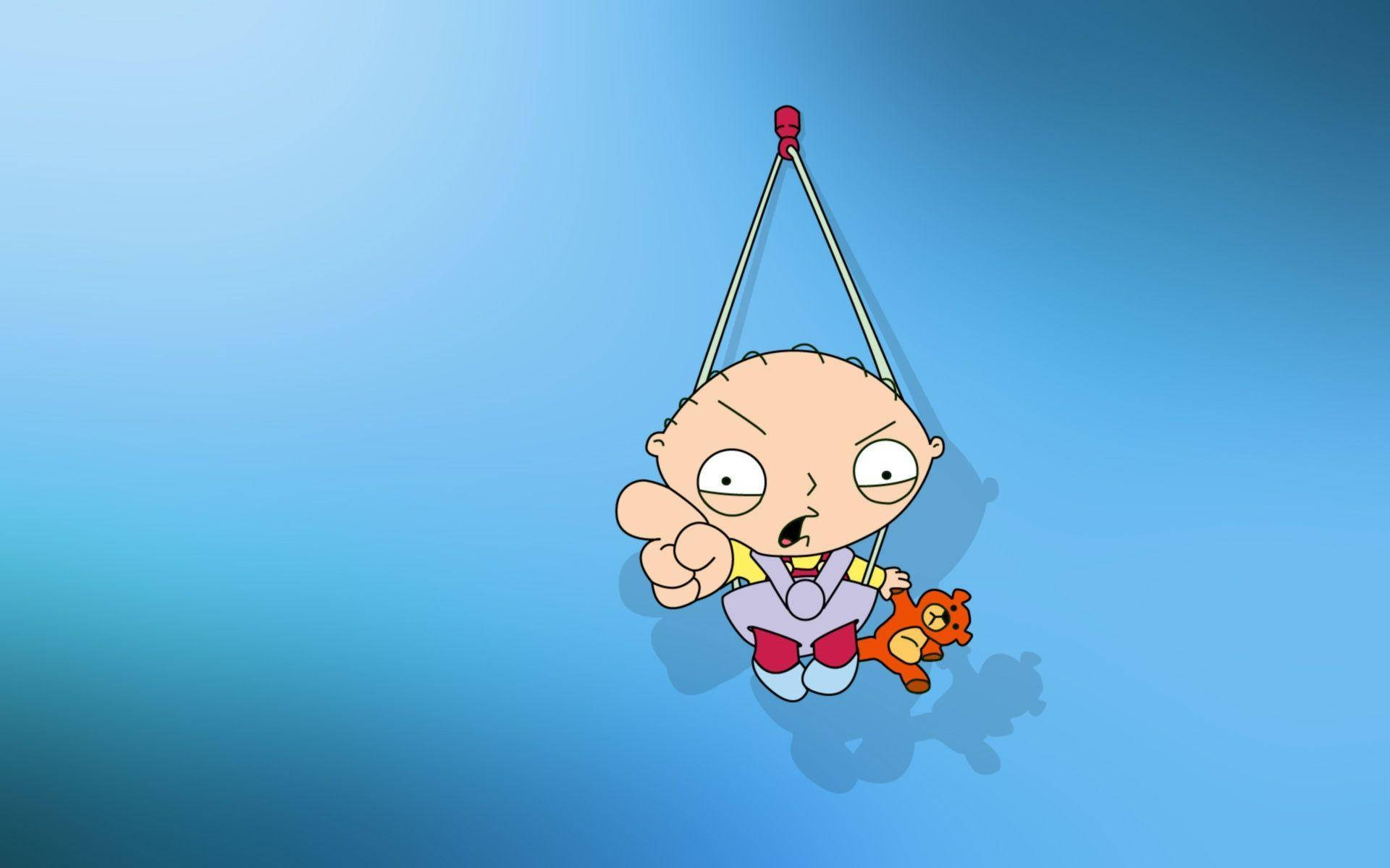stewie 桌布 壁紙 — 一個卡通嬰兒掛在鞦韆上，背景是漸變藍色，抱著一隻泰迪熊。