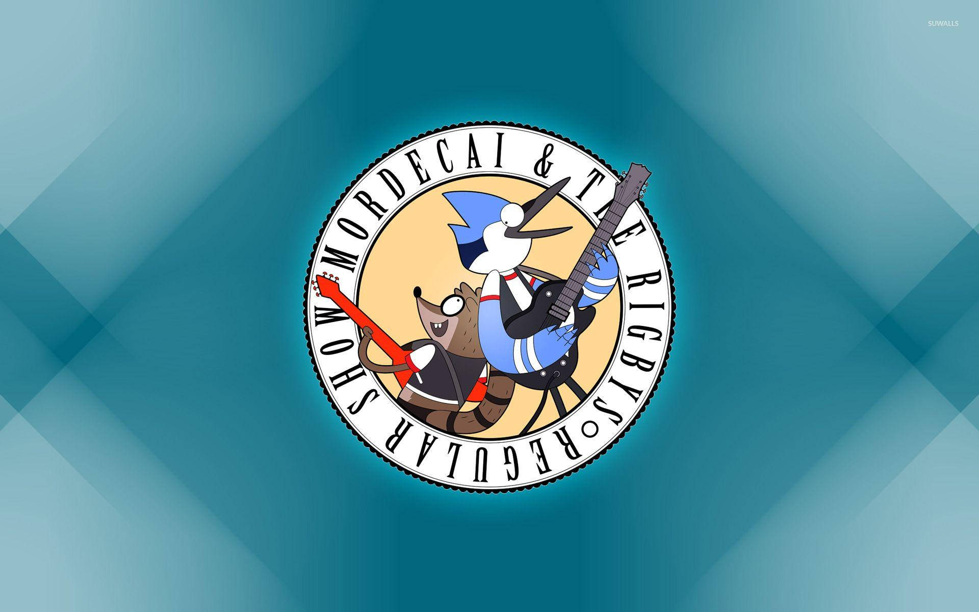 mordecai and rigby 桌布 壁紙 — 一個卡通標誌，Mordecai 和 Rigby 在圓形徽章內彈吉他，背景為藍色漸變。