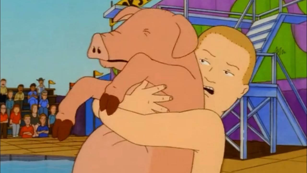 Bobby Hill 桌布 壁紙 — 一個卡通男人在泳池邊活動中擁抱一隻大豬，旁觀者在觀看。