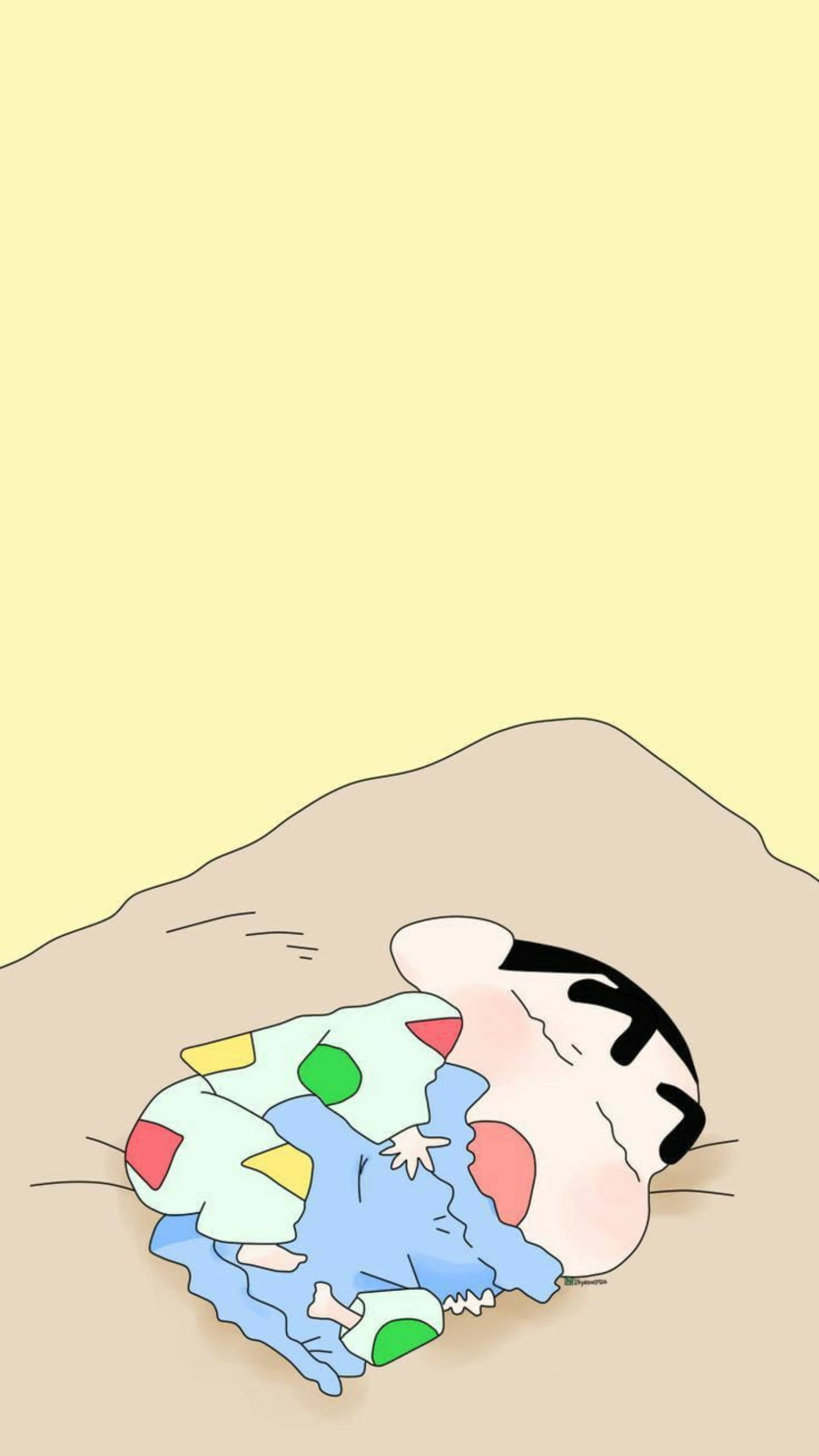 shinchan 桌布 壁紙 — 一個卡通男孩在柔和的黃色天空下，在沙丘上安詳地睡著。