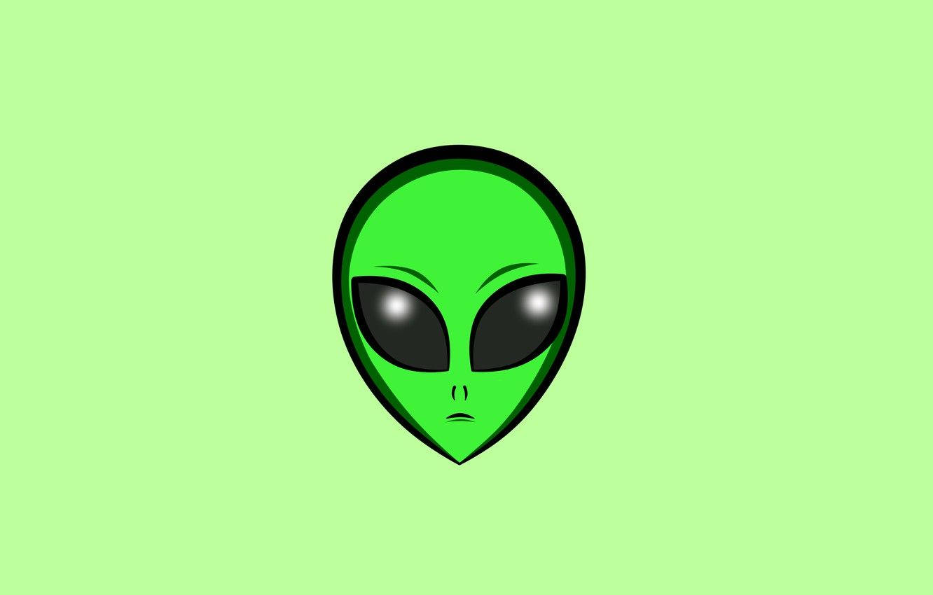 Cool Alien 桌布 壁紙 — 一個卡通風格的綠色外星人頭部，帶有大黑眼睛，位於淡綠色背景中央。